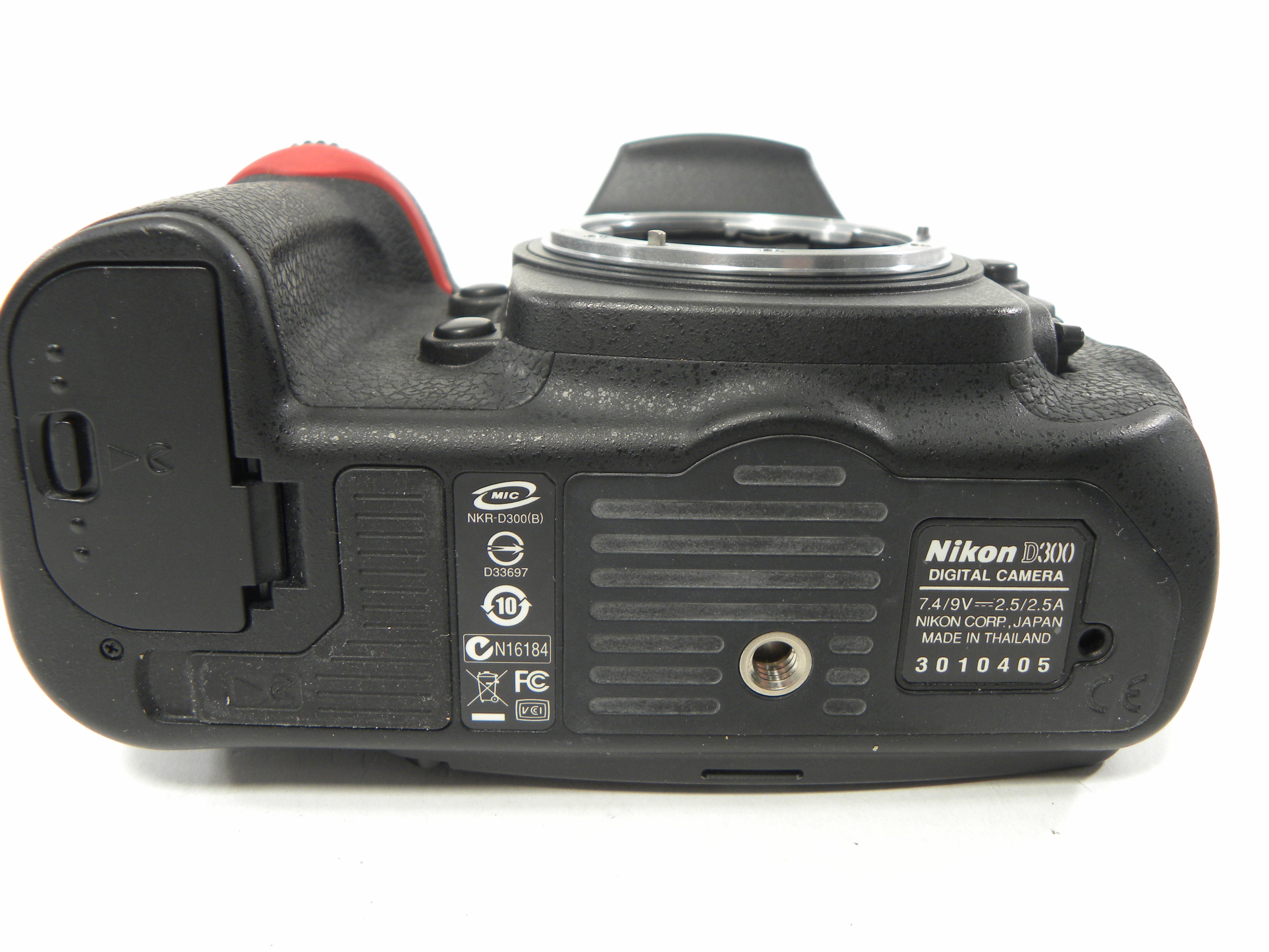 Nikon D300 12.3mp Digital SLR body only Shutter Ct. 4,581