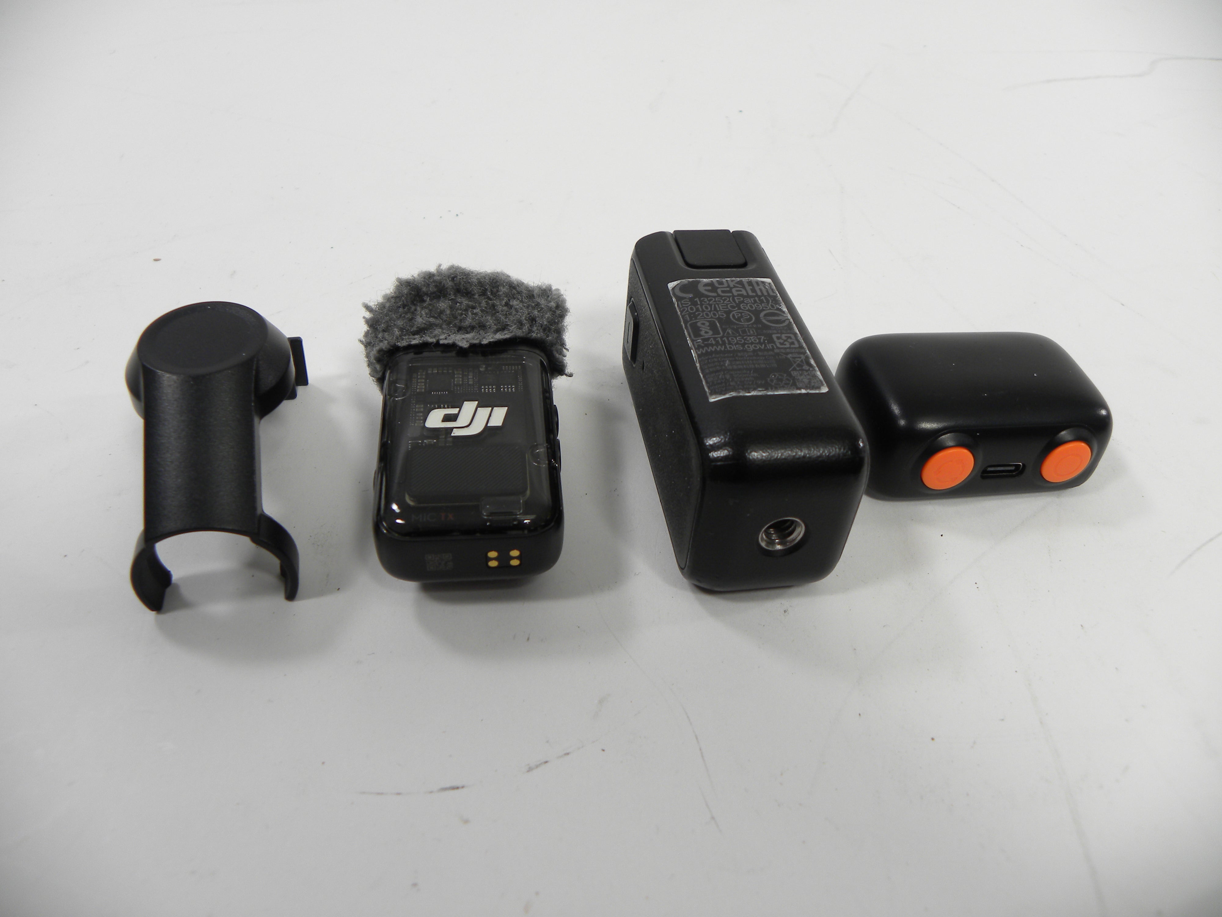 DJI OSMO Pocket 3 w/Mic2 Light and Case