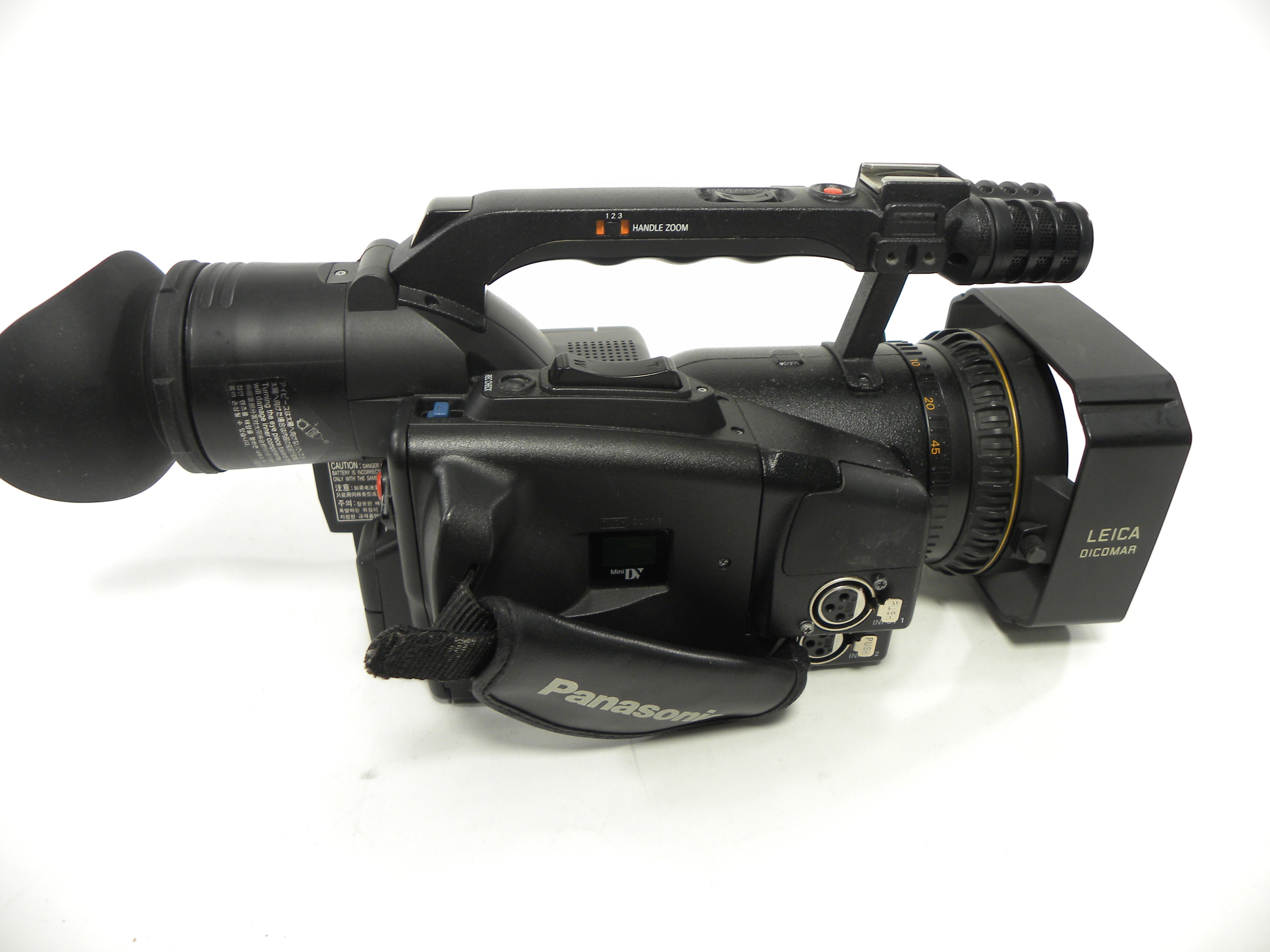 Panasonic AG-DVX100BP 3CCD Mini DV Camcorder