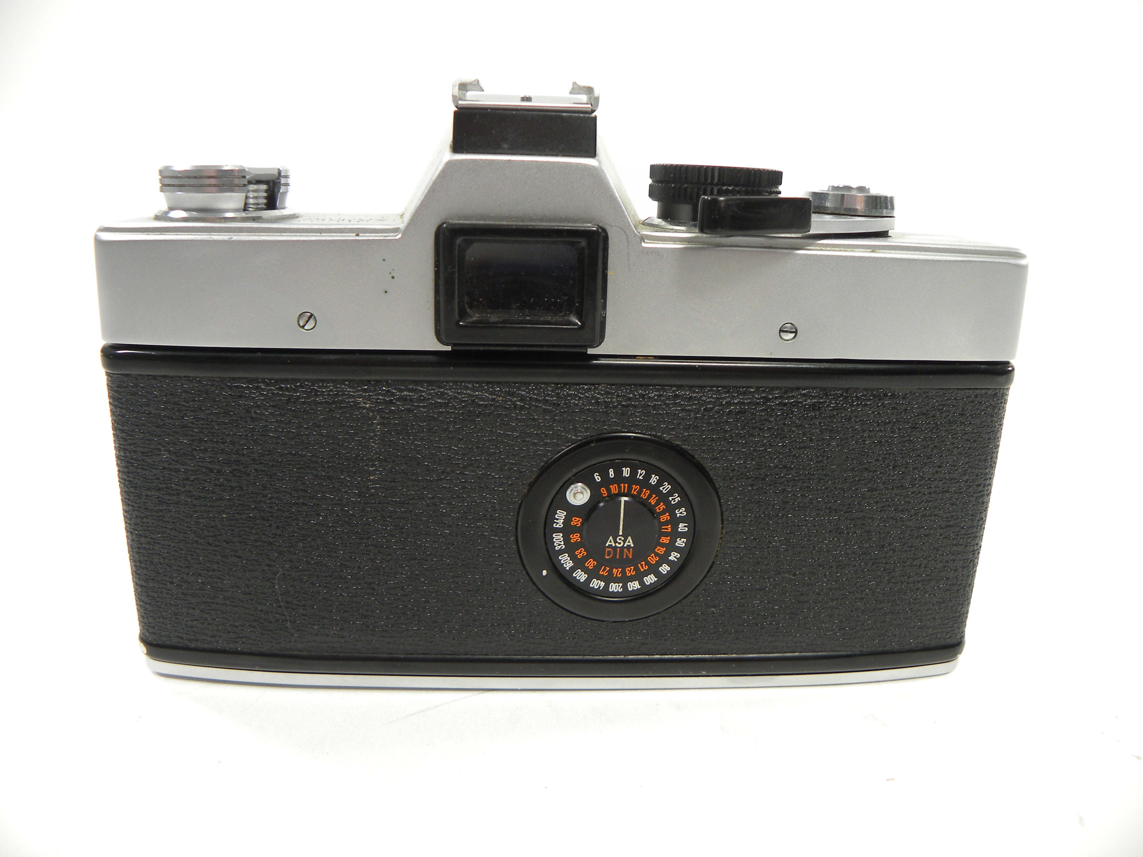 Minolta SRT101 35mm SLR w/Tokina SD 28-70mm f3.5-4.5