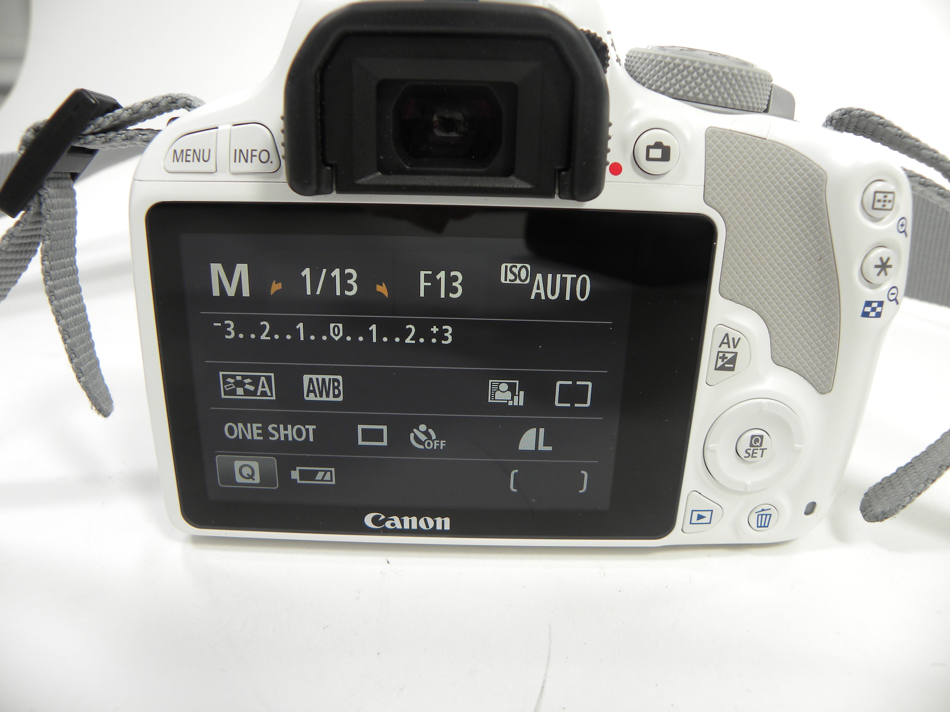 Canon EOS Rebel SL1 18.0mp Digital SLR w/EF-S 18-55 IS STM Shutter Ct. 675