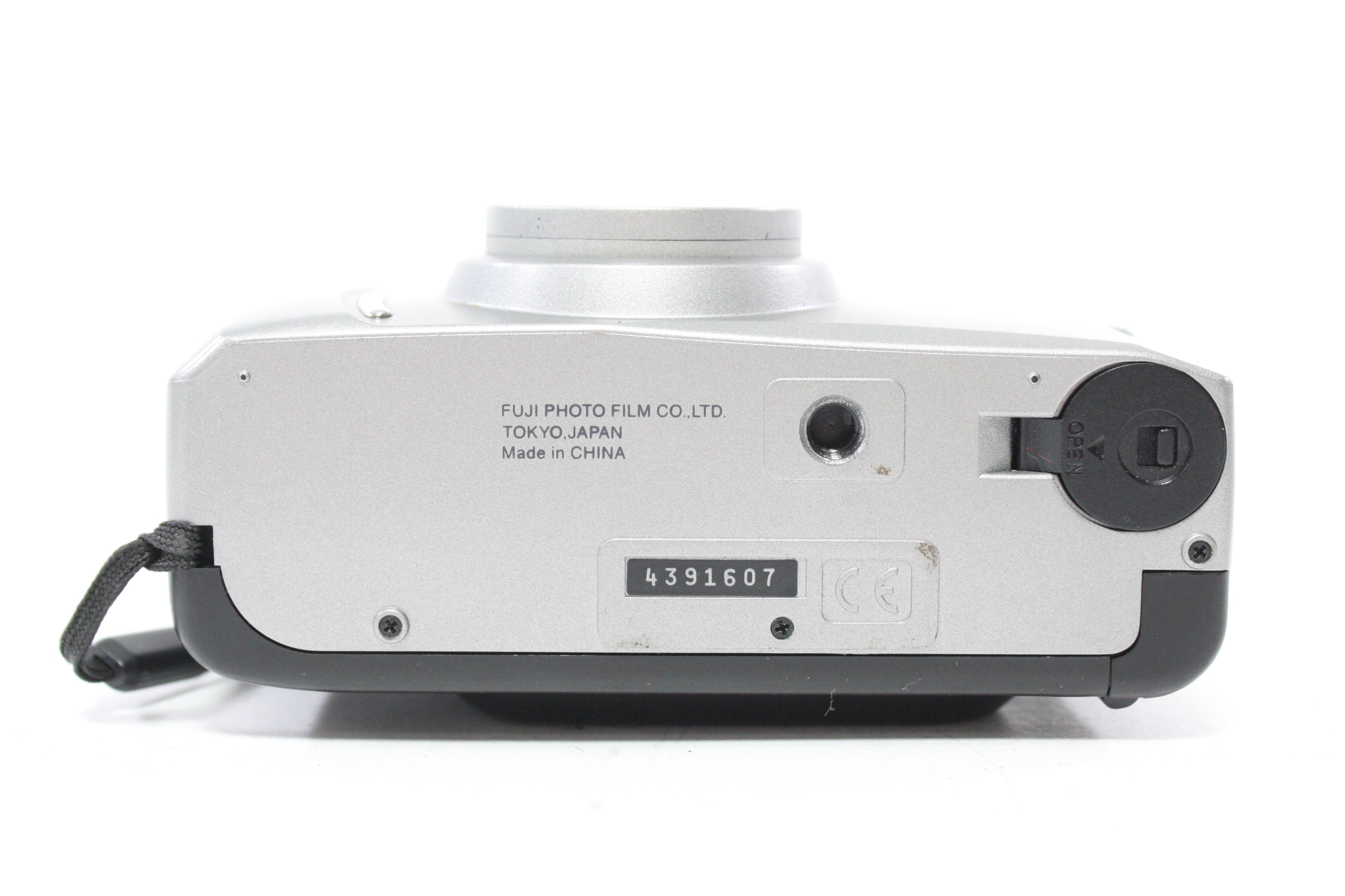 Fujifilm S700 Zoom Date Discovery 35mm Point and Shoot Camera