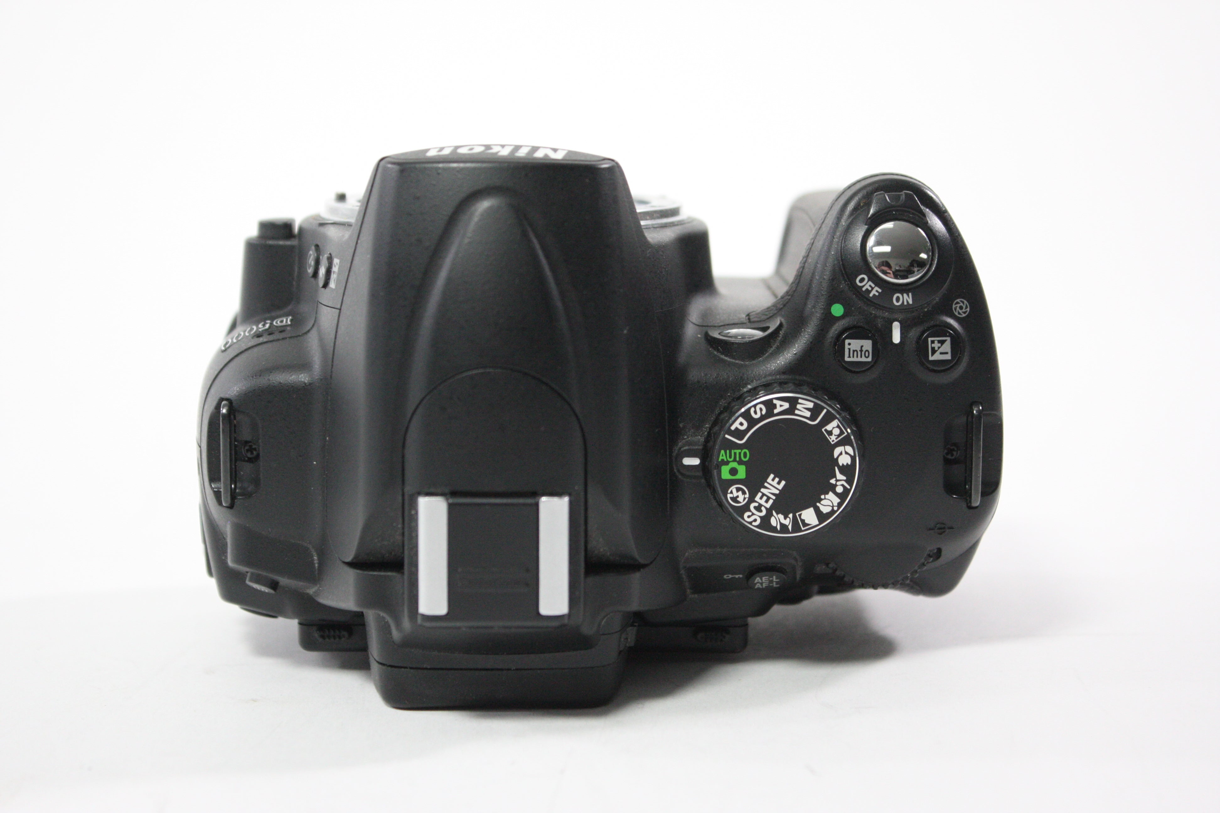 Nikon D5000 DSLR Camera with Nikon 18-55mm f/3.5-5.6G DX VR Lens with Shutter Count 5,107