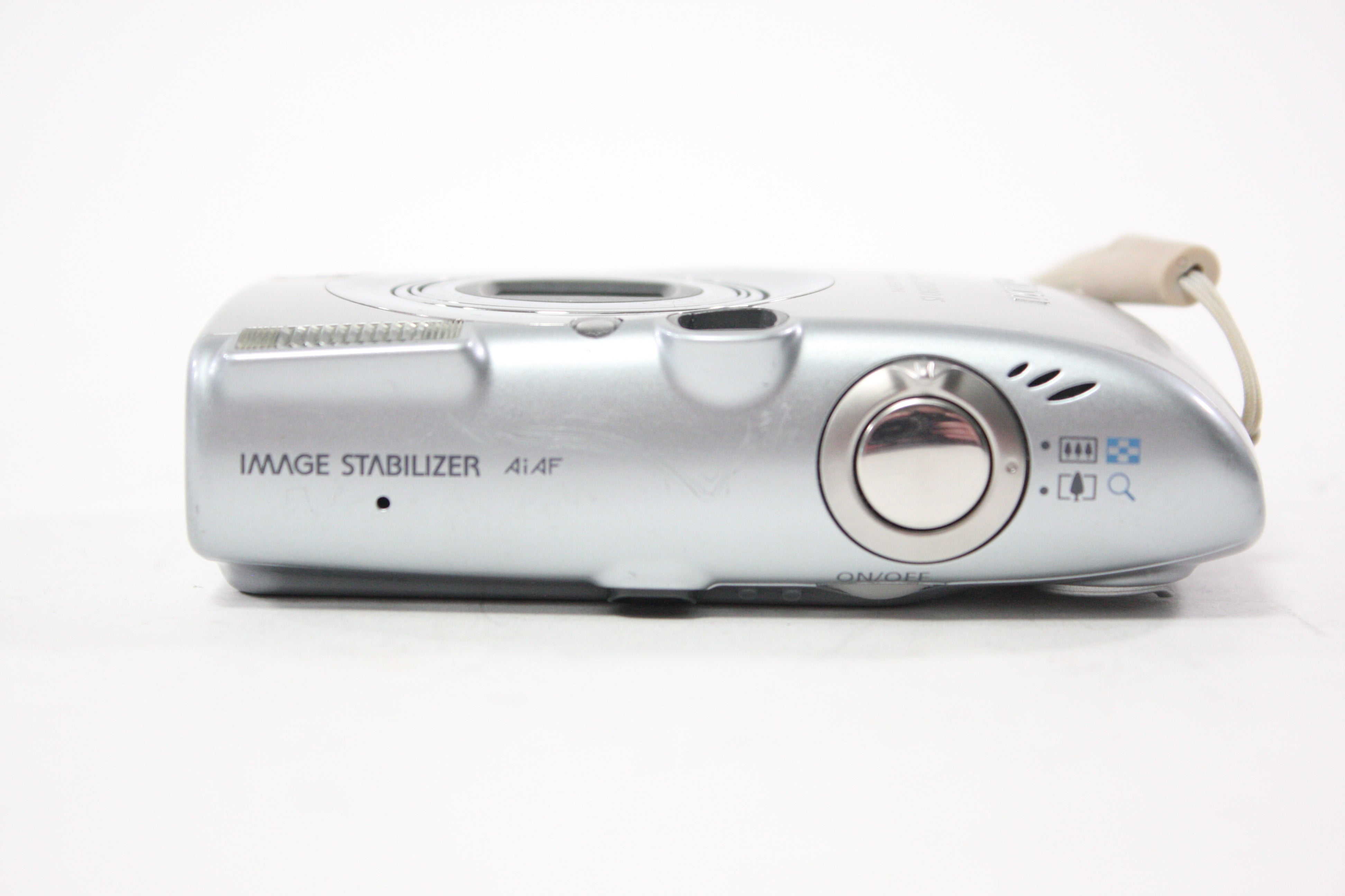 Canon PowerShot SD890 IS Digital Point-and-Shoot Camera 5x Zoom 10.0mp