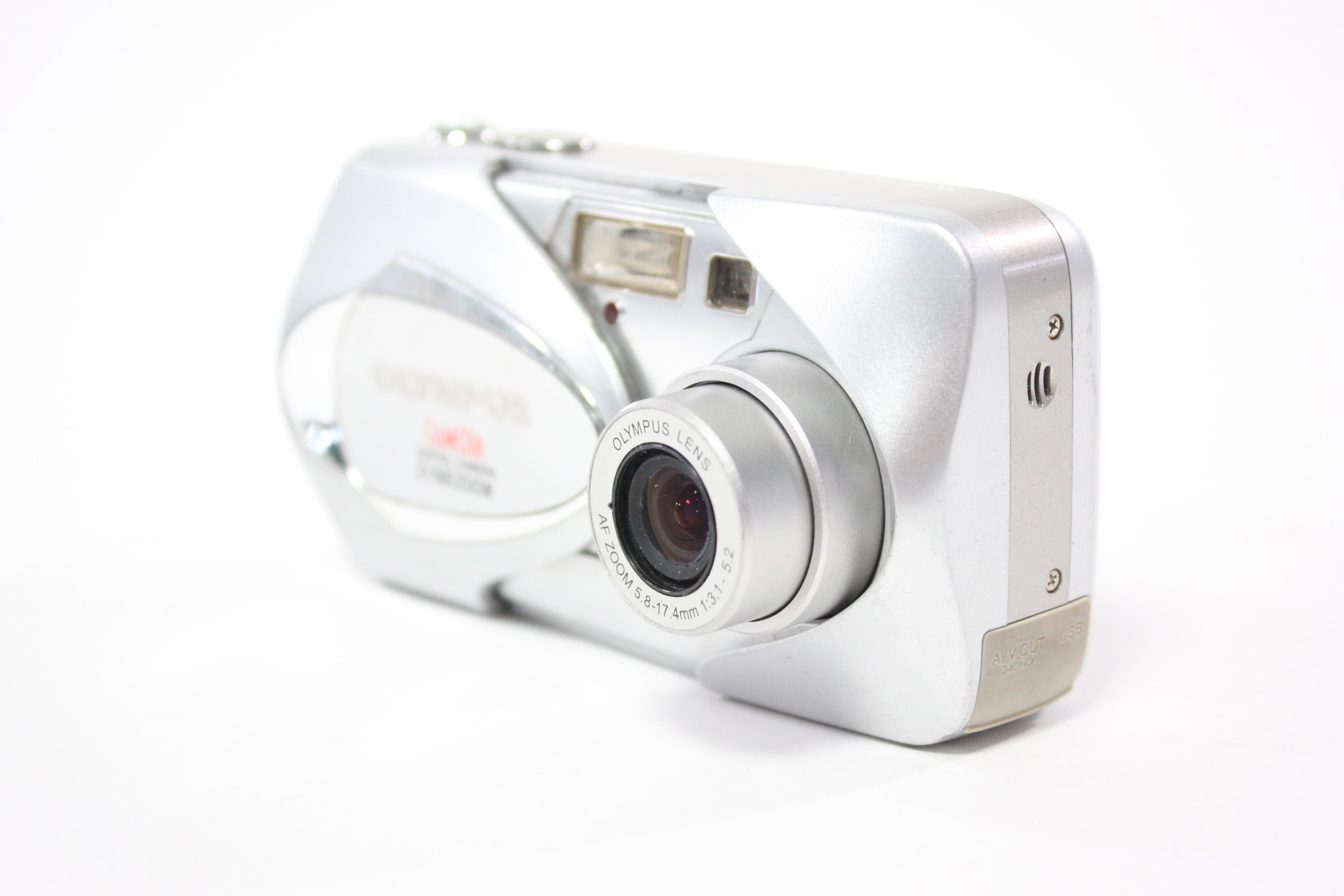 Olympus Camedia  D-560 Zoom Digital Point and Shoot Camera 3x Zoom 3.2mp (Silver)