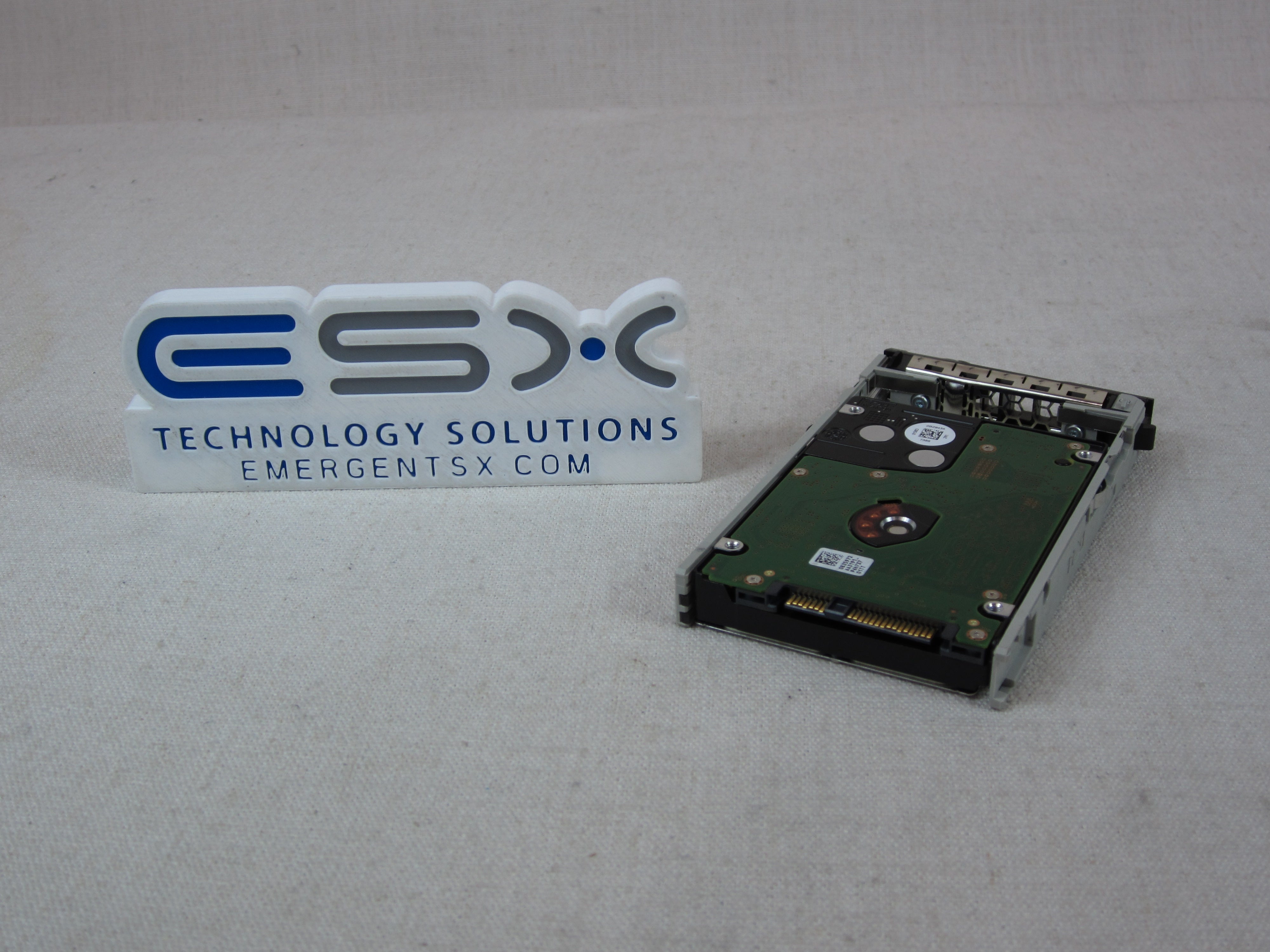 Dell 1P08J 300GB 15k 12Gb/s 2.5" SAS Hard Drive 0B31619 w/ 13G Tray