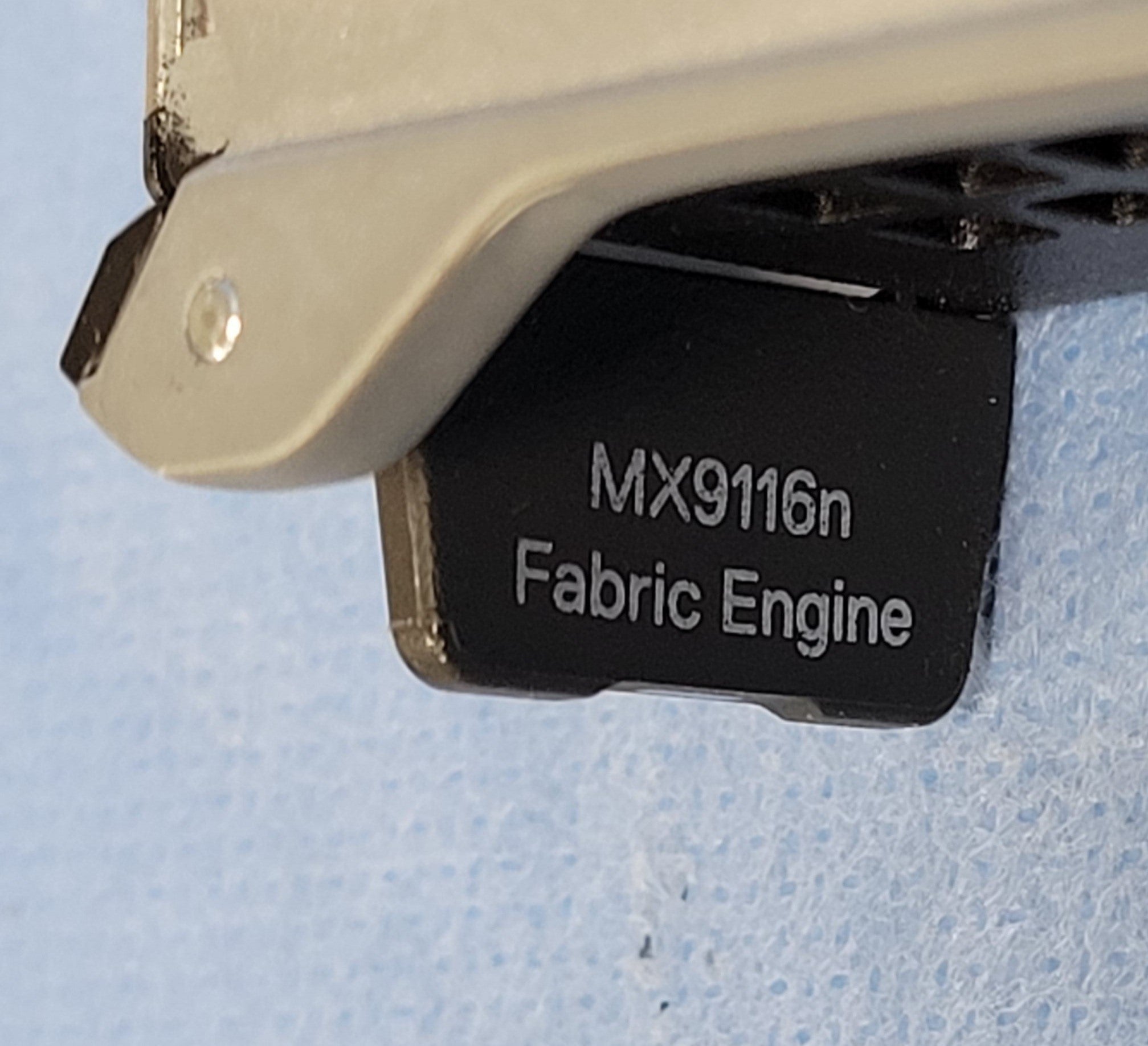 Dell MX7000 MX9116n 25/100GbE Fabric Switch Engine 12x QDD28 2x Q28 2x Q28/32GFC