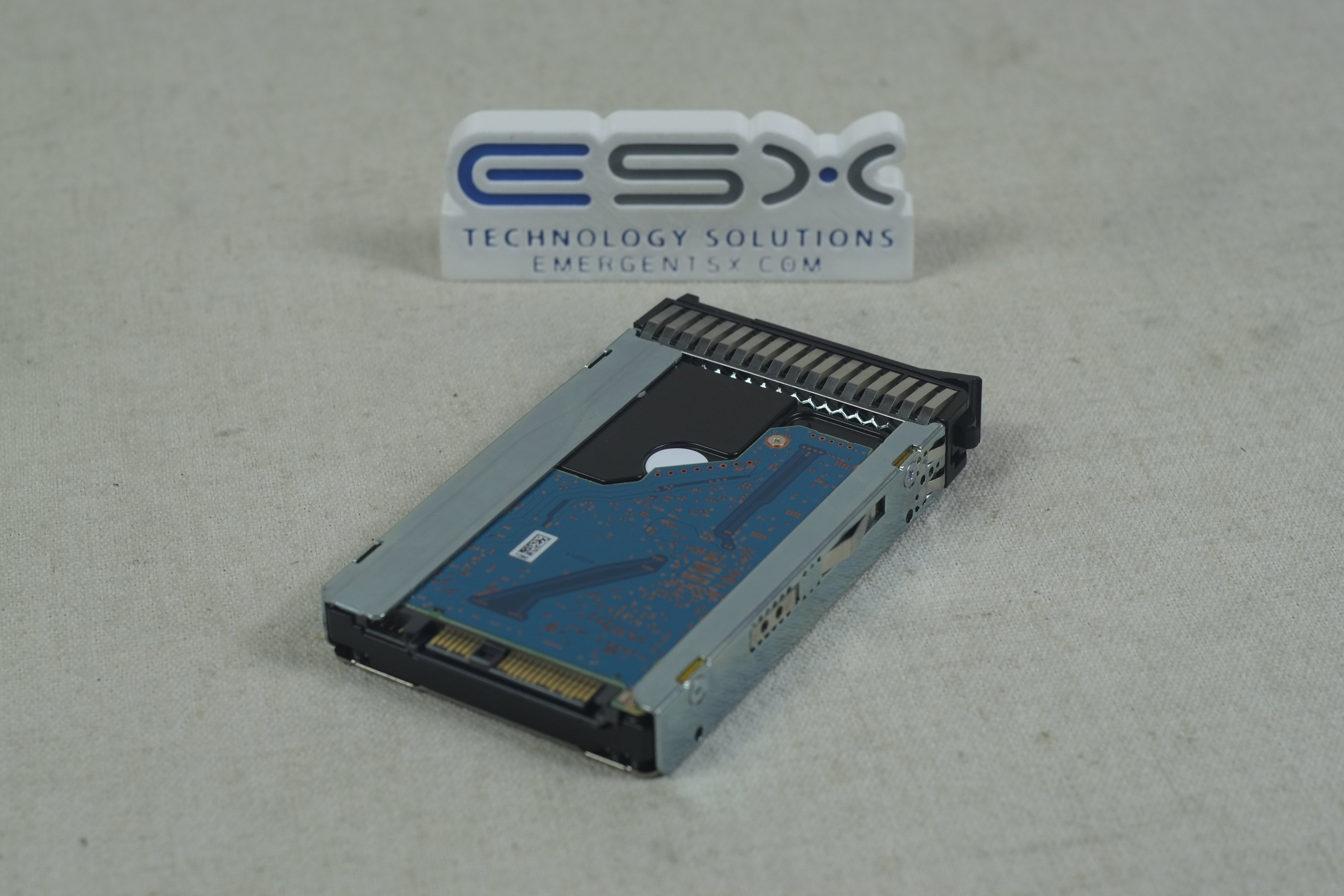 Lenovo 00YK010 ThinkSystem 300GB 15k 12Gb/s 2.5” SAS Hard Drive 7XB7A00021