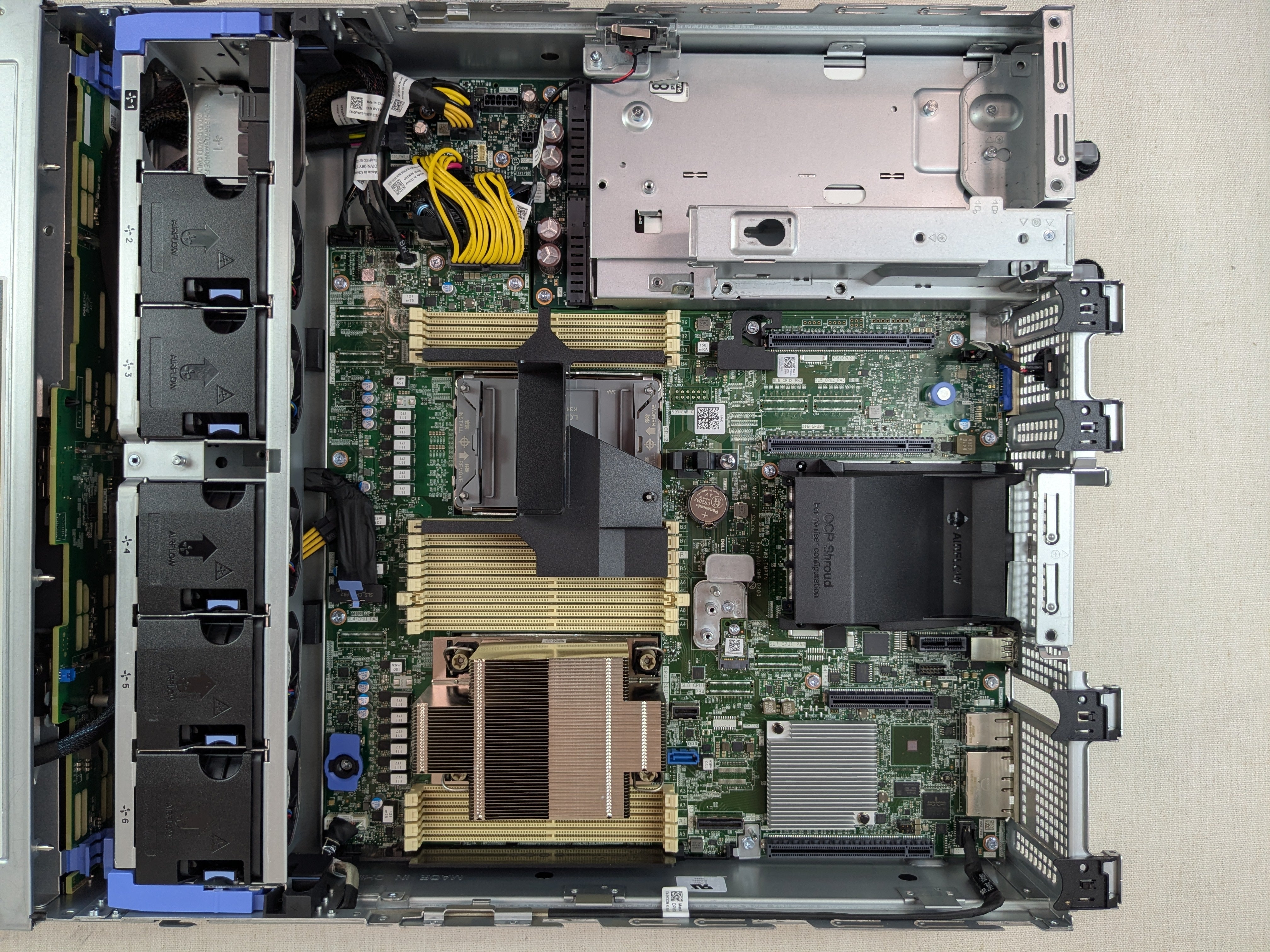 Dell PowerEdge R550 8x 3.5” CTO Server – 1x Heatsink, 2x 800W, iDRAC Ent