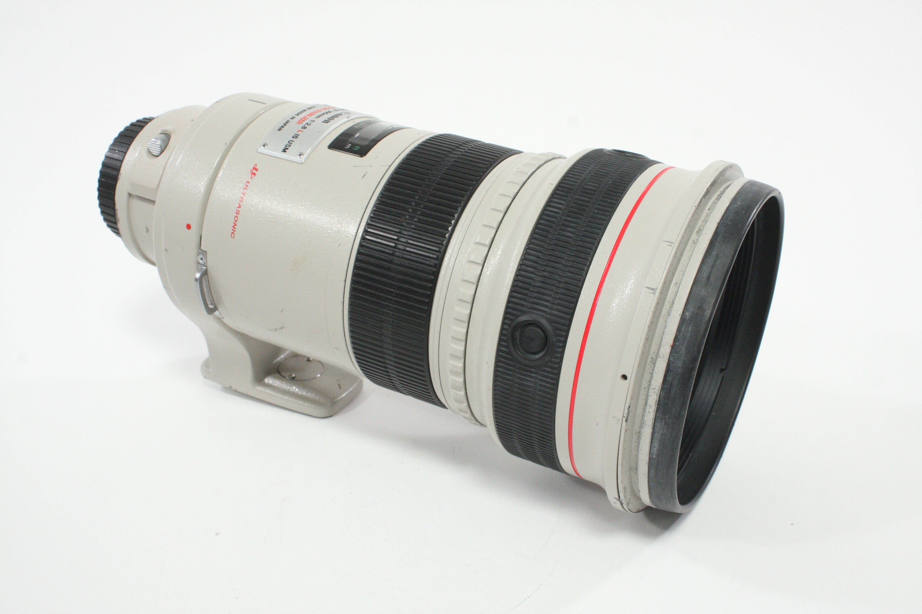 Canon 300mm f/2.8 L IS USM Lens for Canon EF Mount with Case for Parts or Repair