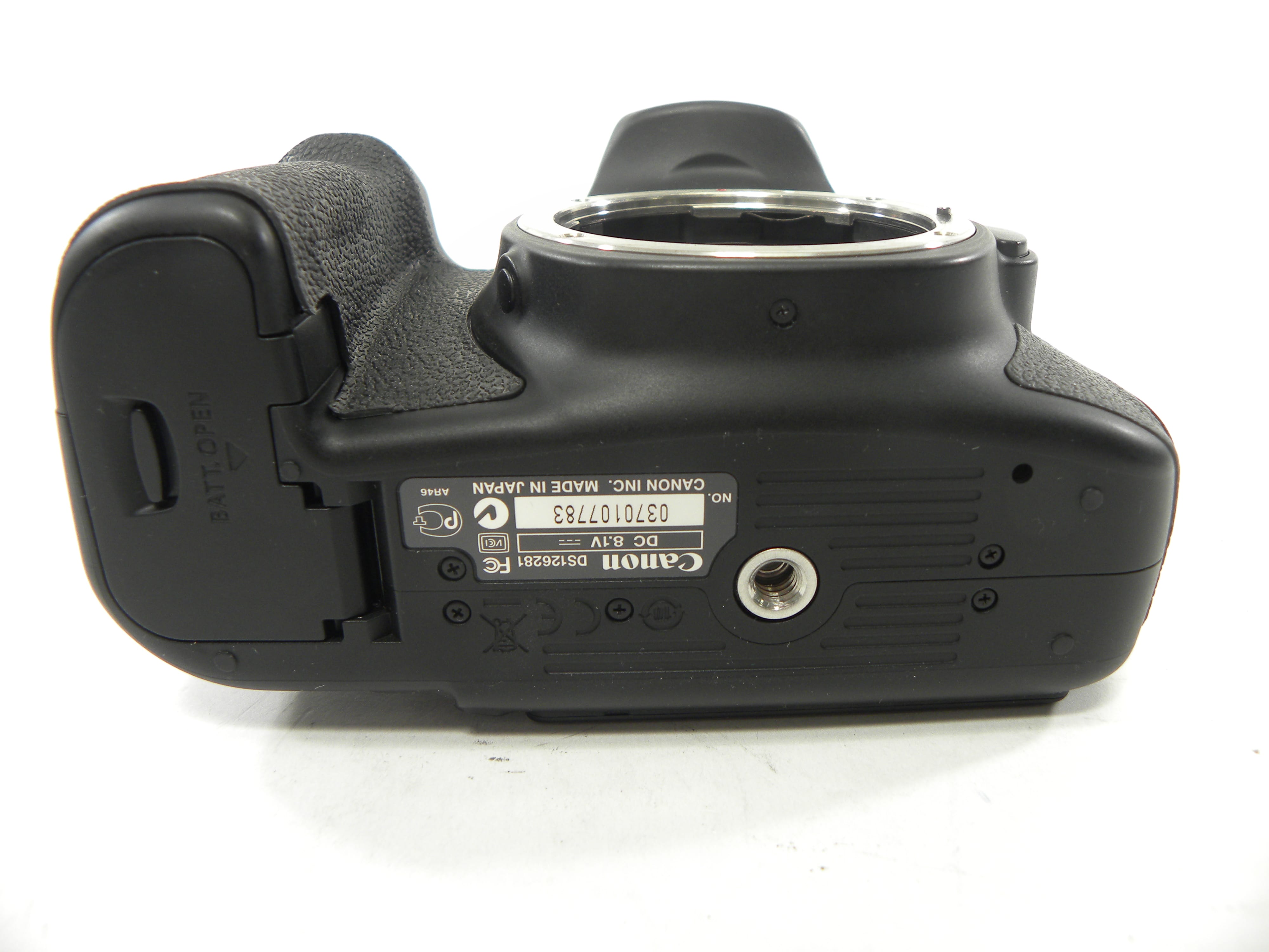 Canon EOS  60D 18mp Digital SLR Body Only Shutter Ct. 36,825 w/BG-E9 Grip