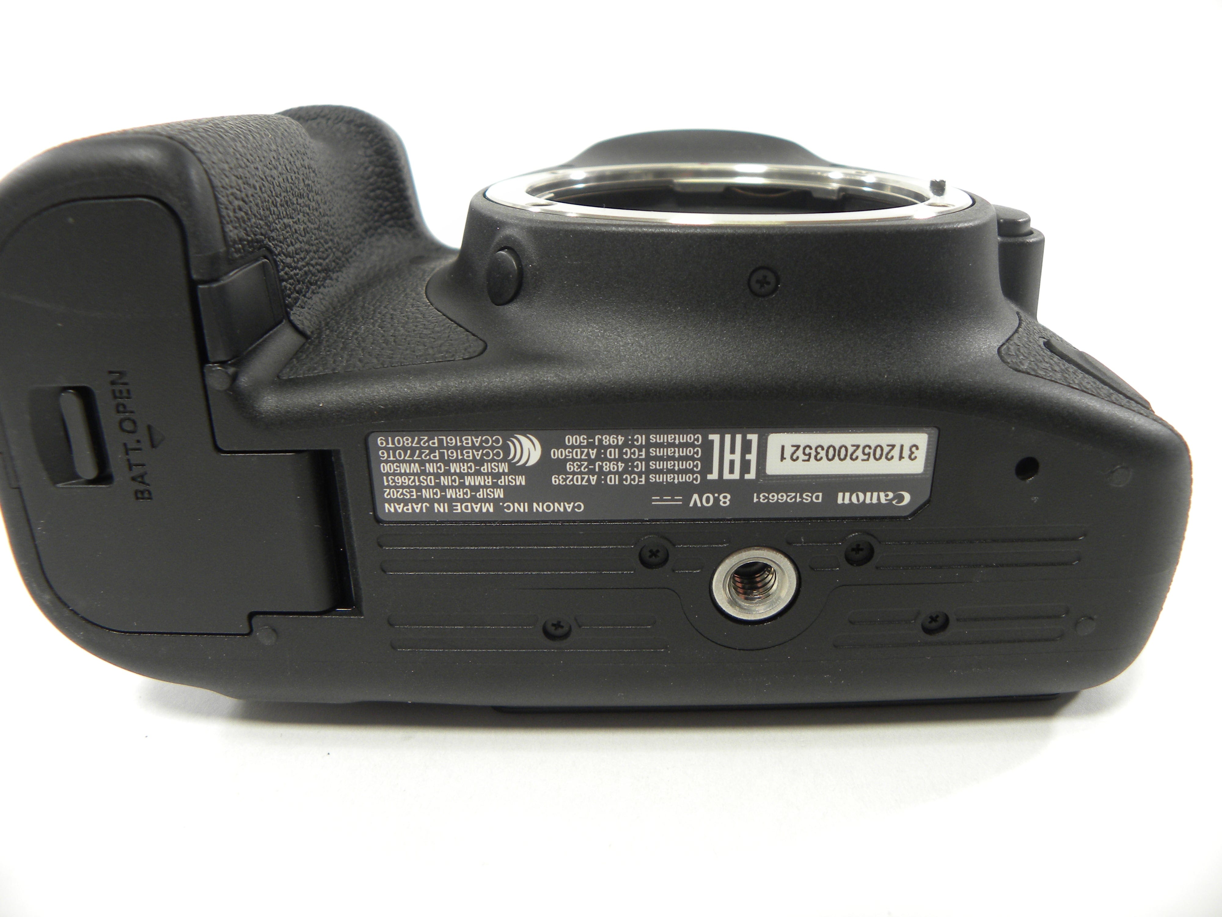 Canon EOS 6D Mark II 26.2mp Digital SLR body only Shutter Ct. 1,132