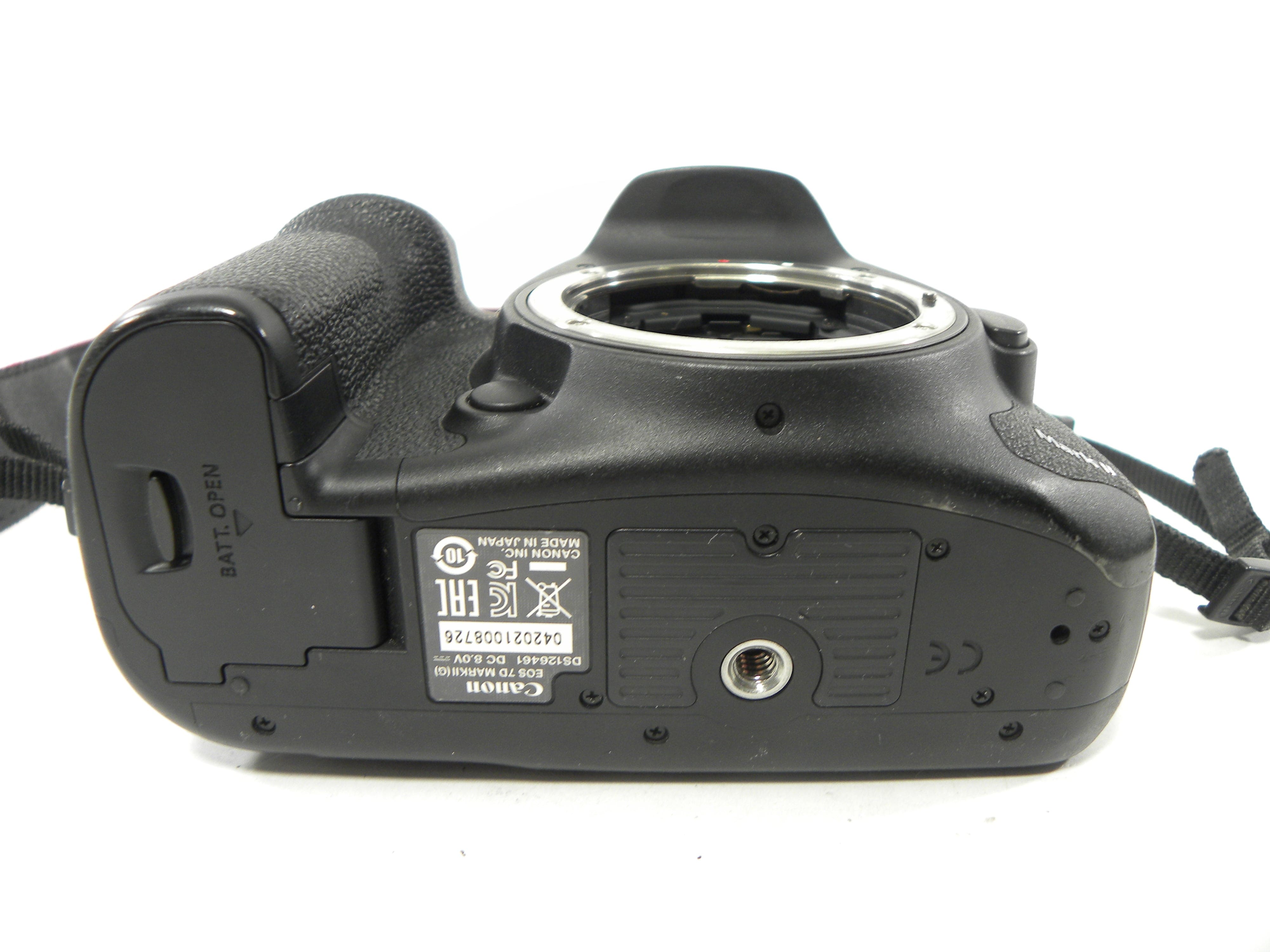 Canon EOS 7D Mark II 20.2mp Digital SLR Body Only Shutter Ct. 265,639