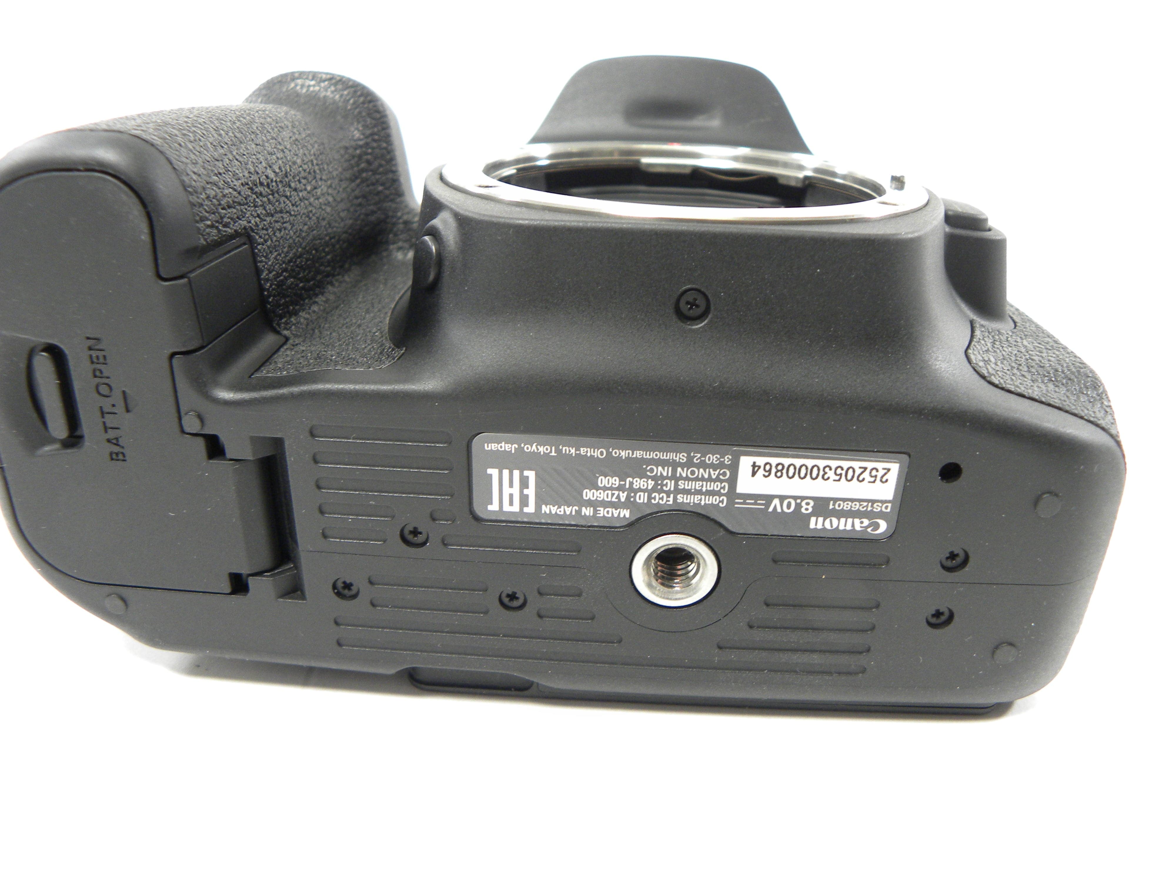 Canon EOS 90D 32.5mp Digital SLR Body Only Shutter Ct. <1000
