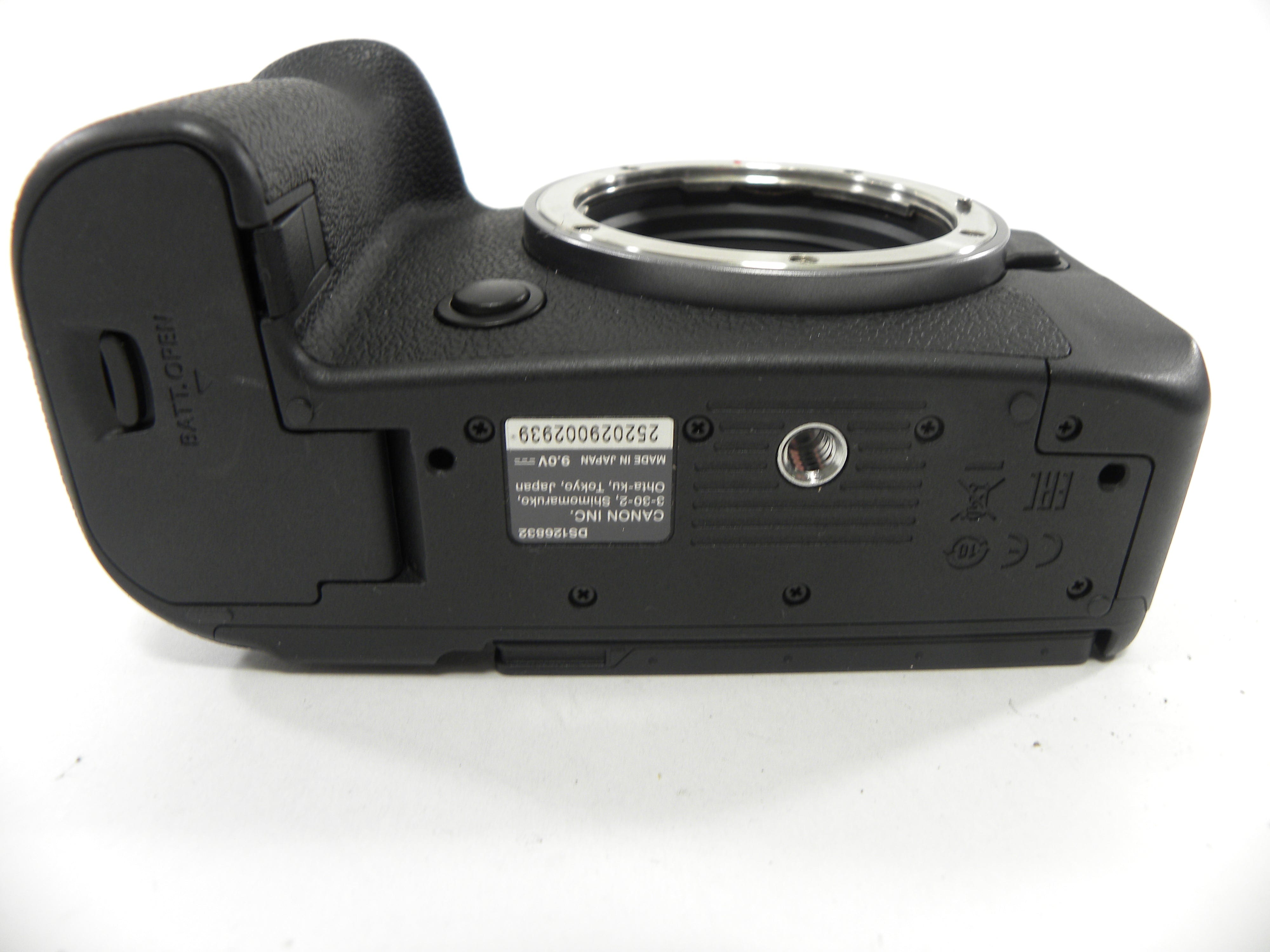 Canon EOS R6 20mp Mirrorless Digital Camera Body only shutter ct.