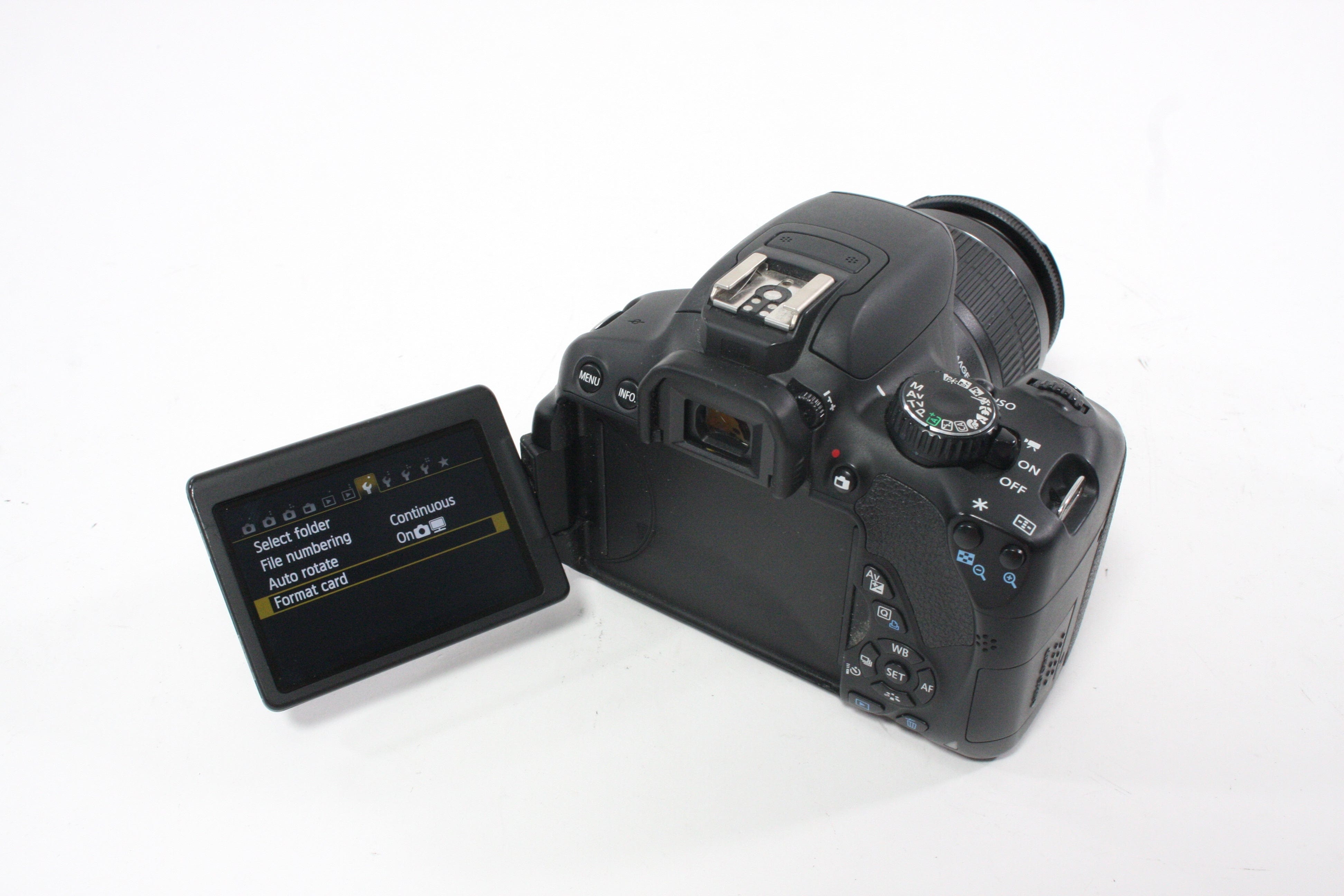 Canon EOS Rebel T4i DSLR Camera wtih 18-55mm f/3.5-5.6 IS II EF-S Shutter Count 12,396