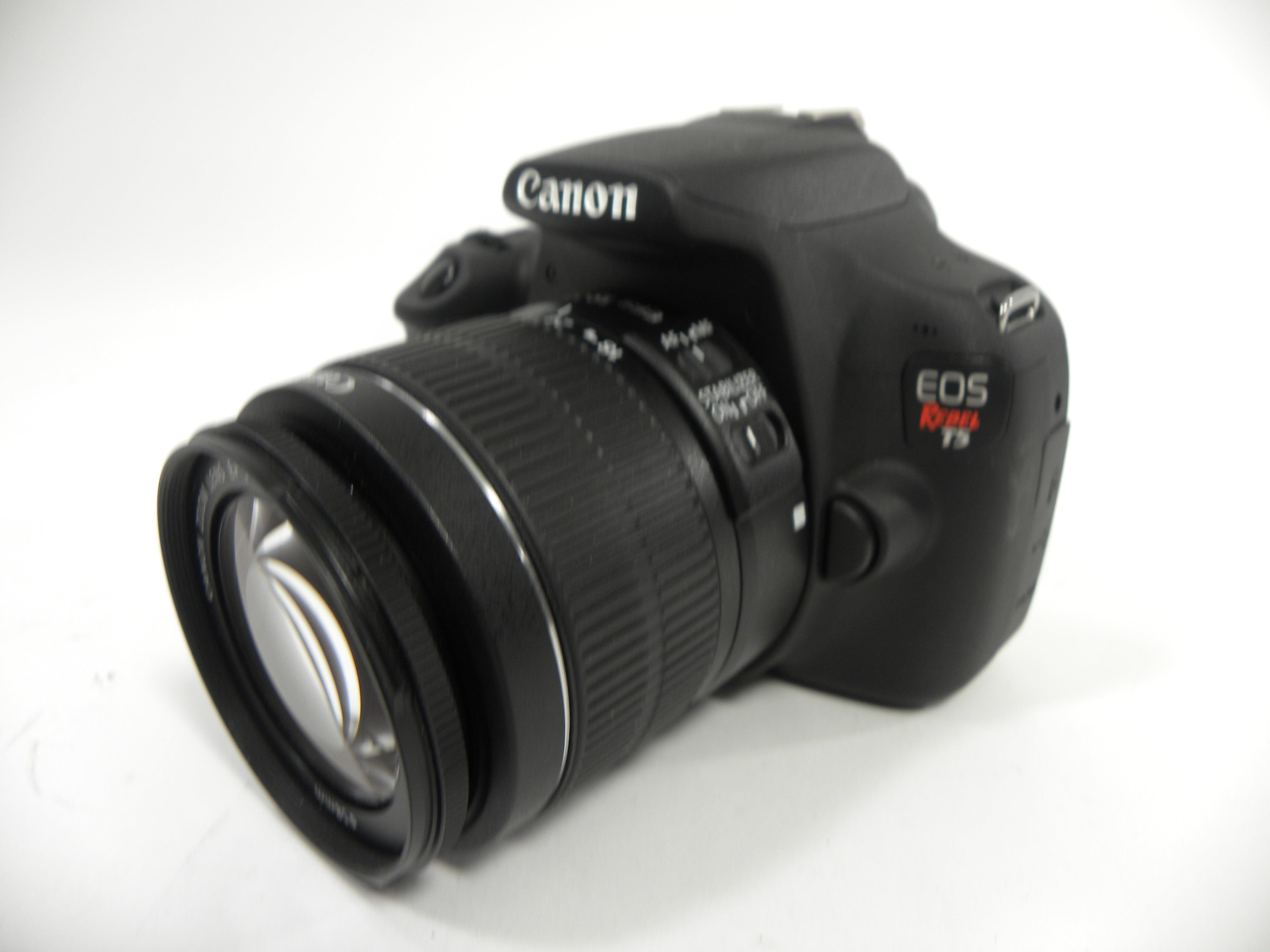 Canon EOS Rebel T5 18mp Digital SLR w/EF-S 18-55 IS II Shutter Ct. 811
