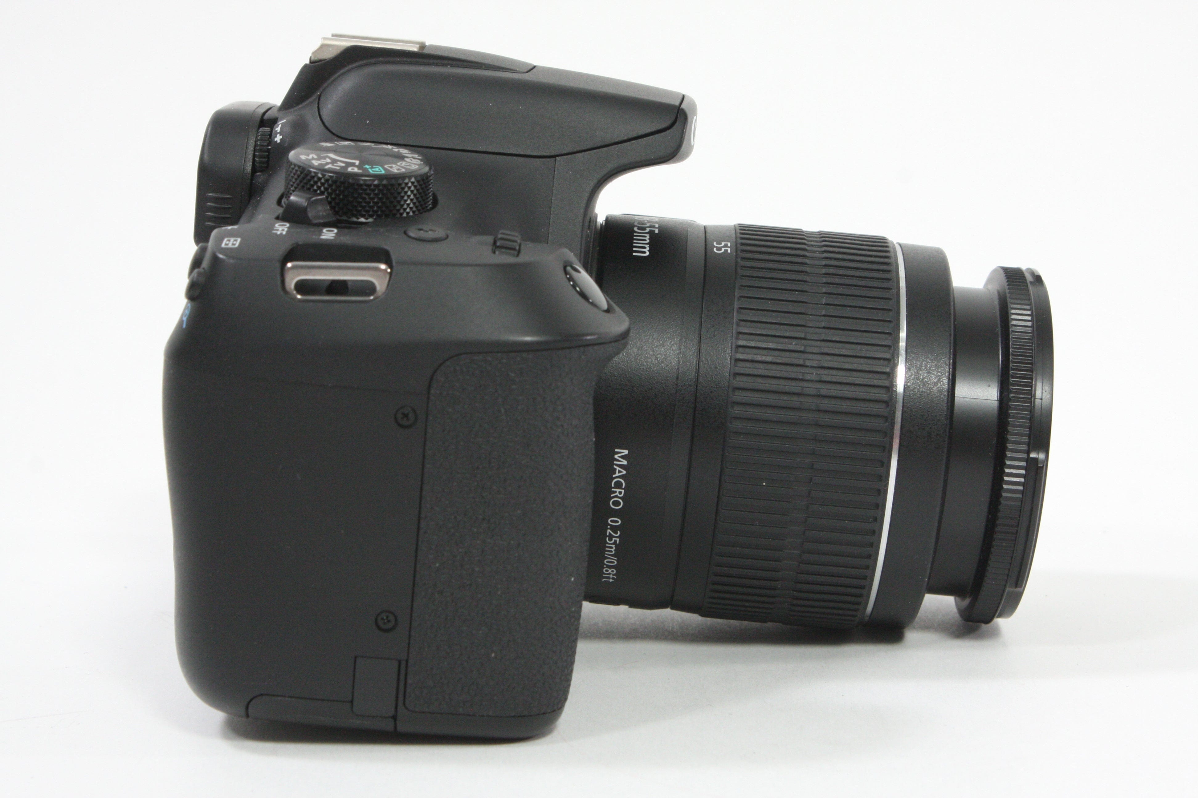 Canon EOS Rebel T6 with 18-55mm f/3.5-5.6 III EF-S  - Shutter Count 1821
