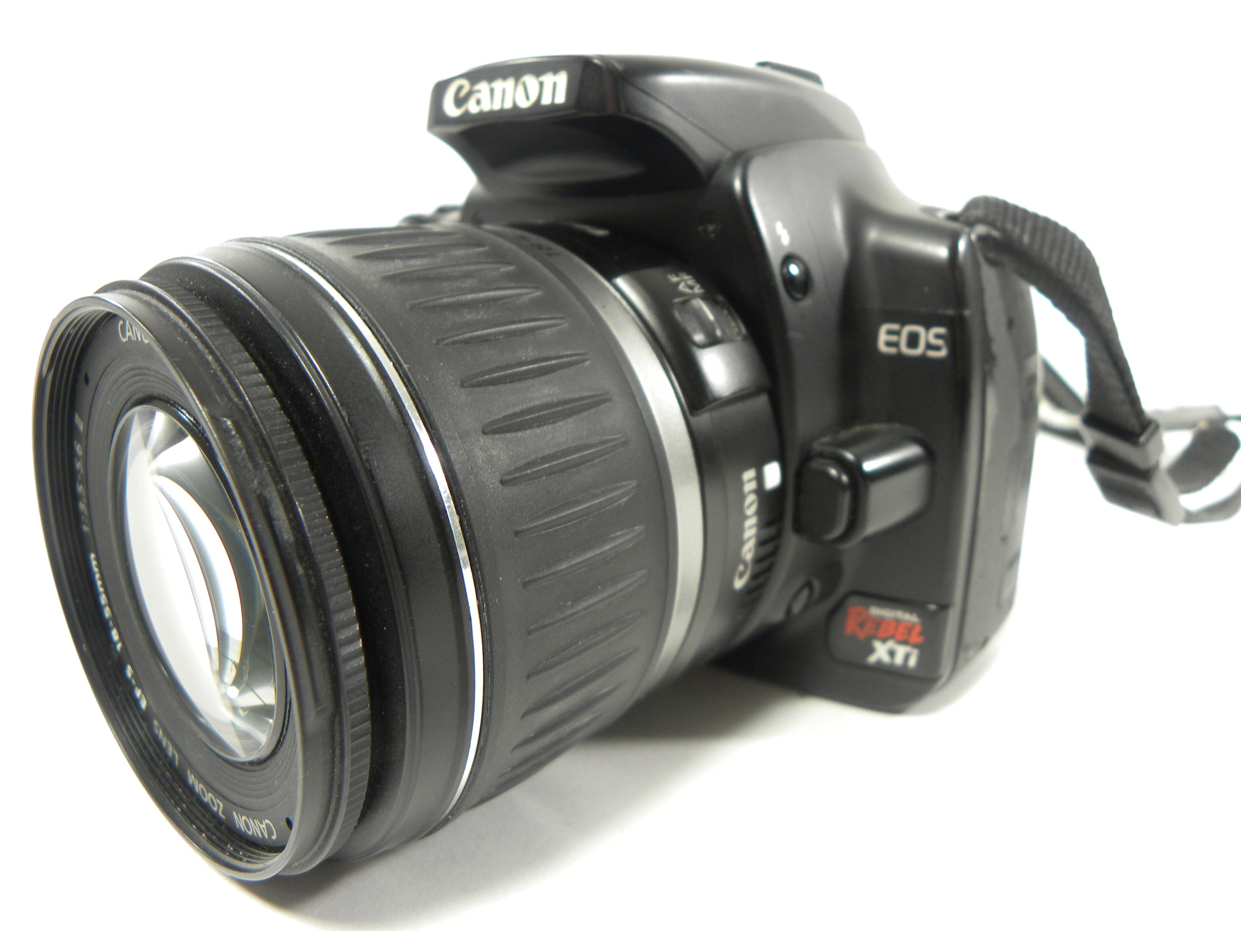 Canon EOS Rebel XTi 10.1mp Digital SLR w/EF-S 18-55mm f3.5-5.6 II