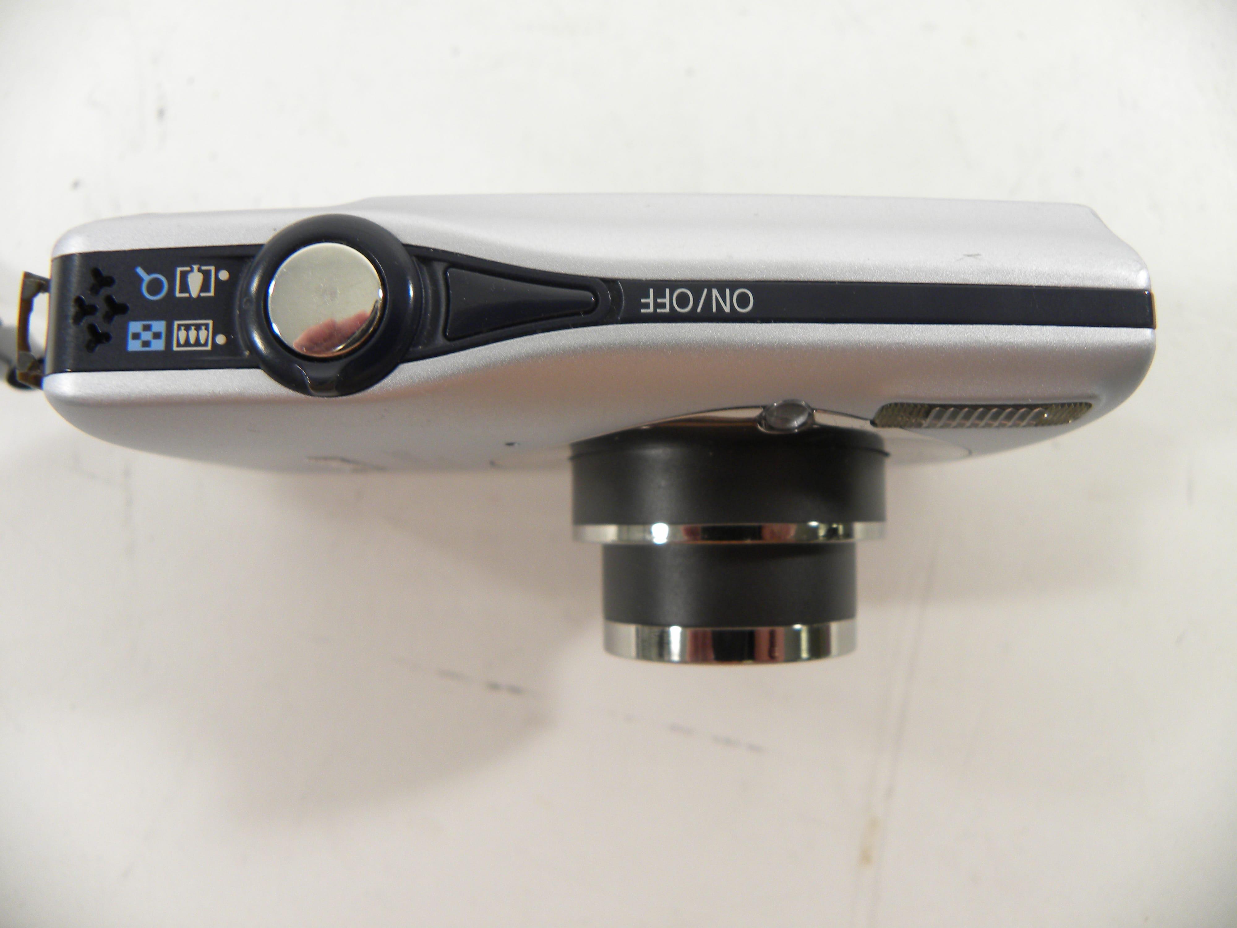 Canon Power Shot SD 1300 IS 12.1mp Digital Camea  AS IS