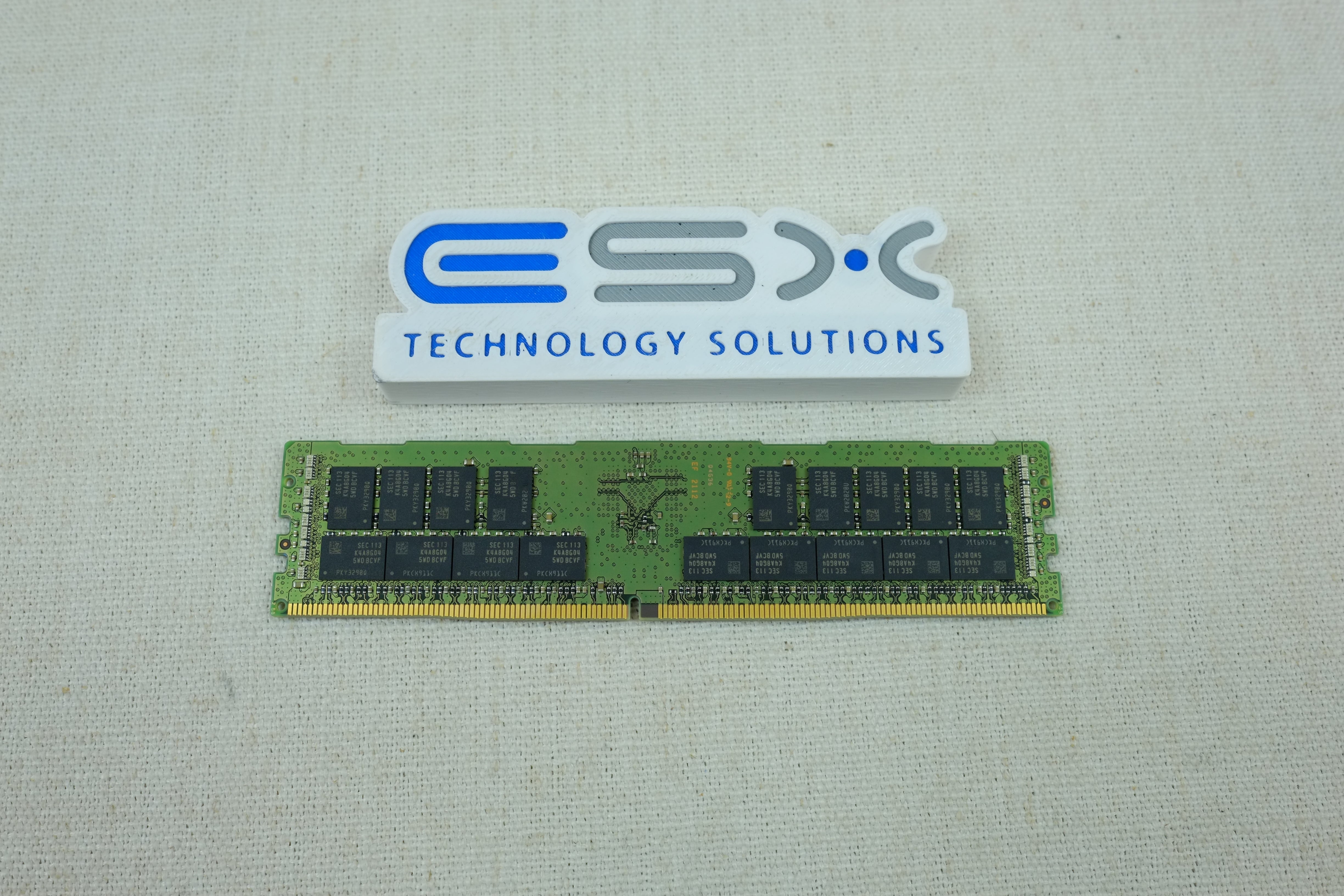 Samsung M393A4K40DB2-CVF 32GB 2Rx4 PC4-2933Y DDR4 ECC Server Memory RDIMM