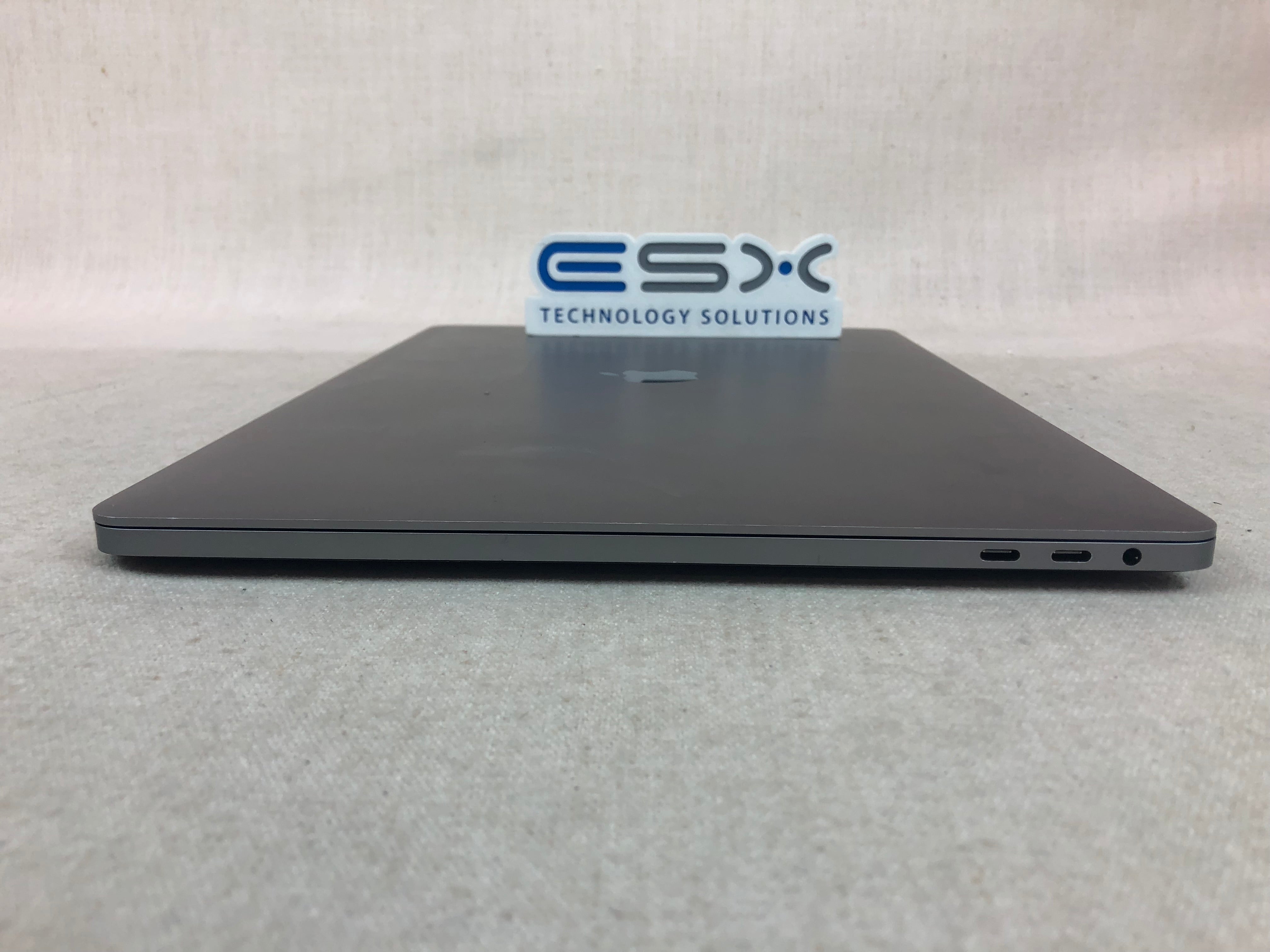 Apple MacBook Pro, 2019, 16” Notebook MVVM2LL/A, i9-9880H, 32gb, 1TB SSD