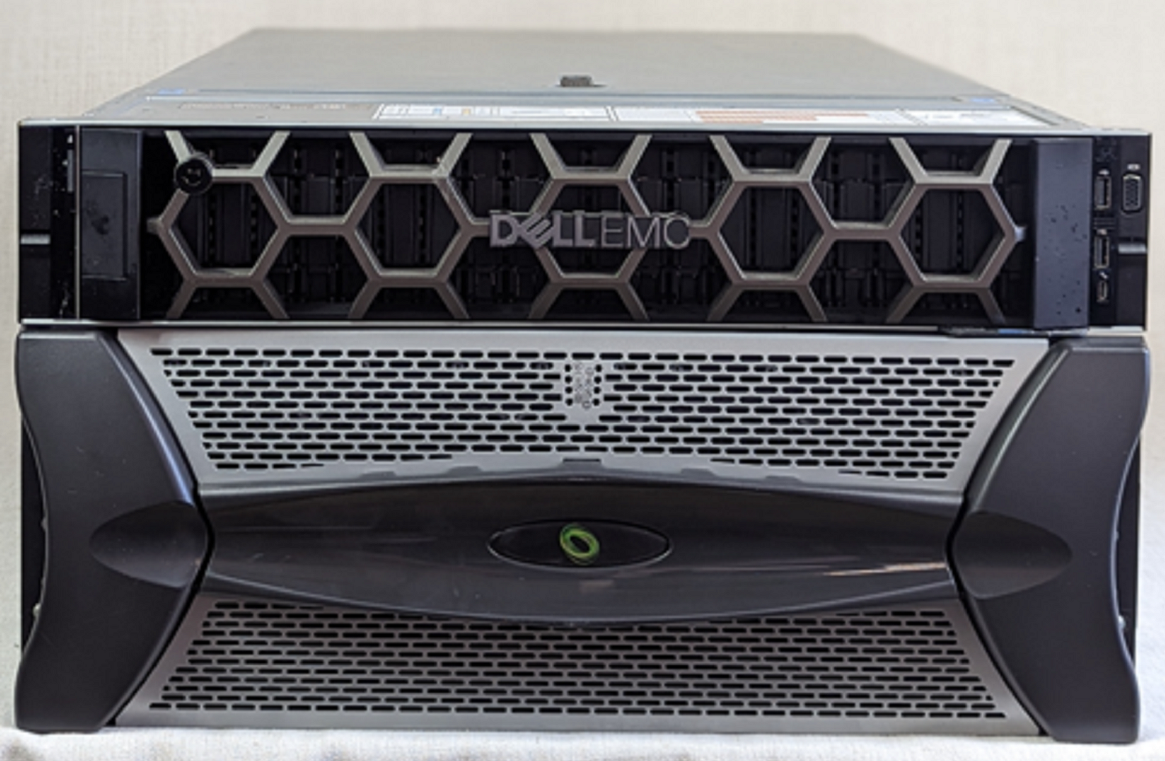 251TB TrueNAS Hybrid Flash Direct Attach Storage Array w/ Dell R630 Server