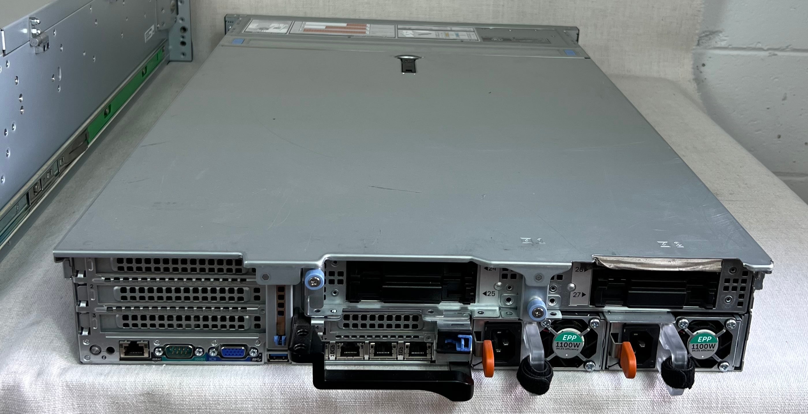 638TB TrueNAS Hybrid Flash Direct Attach Storage Array w/ Dell R740XD Server