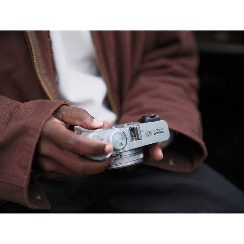 PRE-ORDER Fujifilm X100 VI Black 40.2MP APS-C 23mm f/2