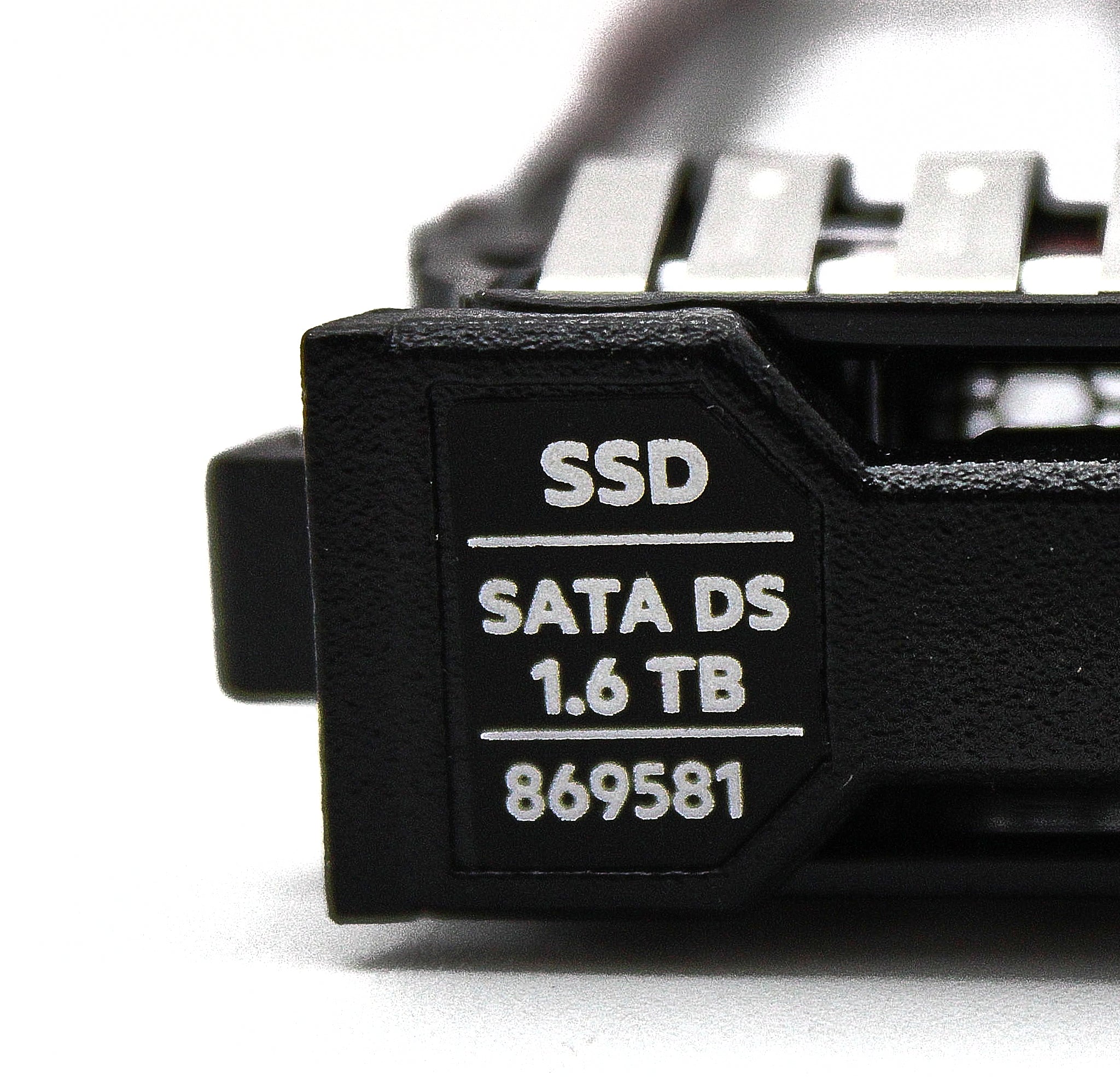 HP 869581-001 1.6TB SATA 6G RI SFF SC DS SSD