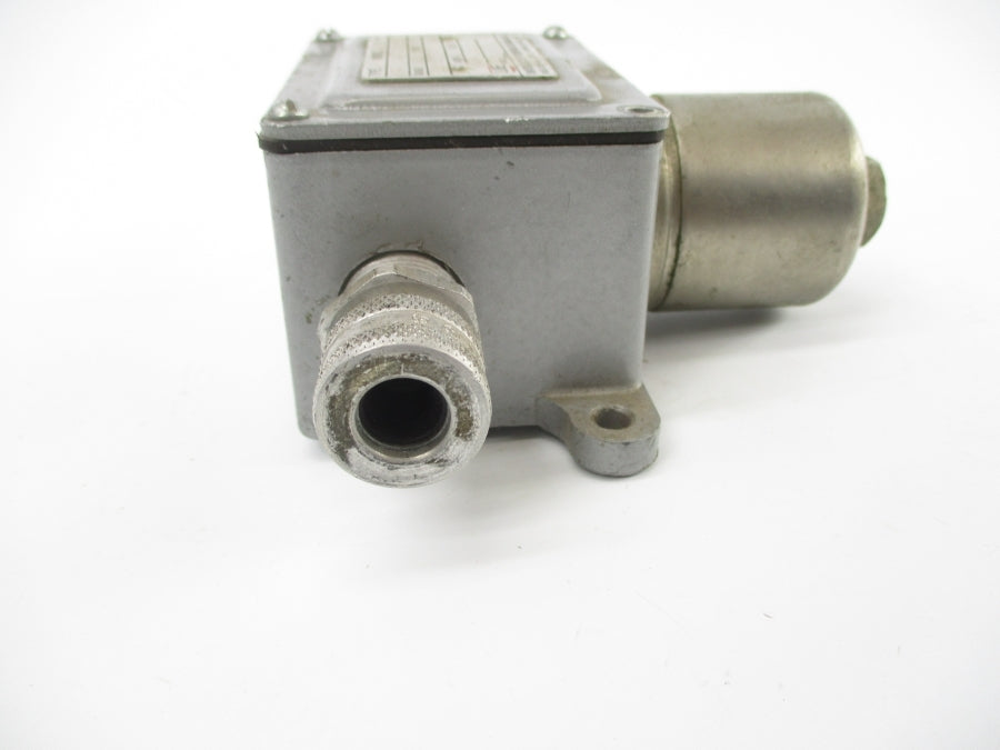 UNITED ELECTRIC J6X142-M-15021 125/250V 15A 0-18PSI UNMP