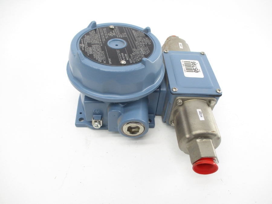 UNITED ELECTRIC J120K-S147B 480VAC 15A 3-30PSI NSNP