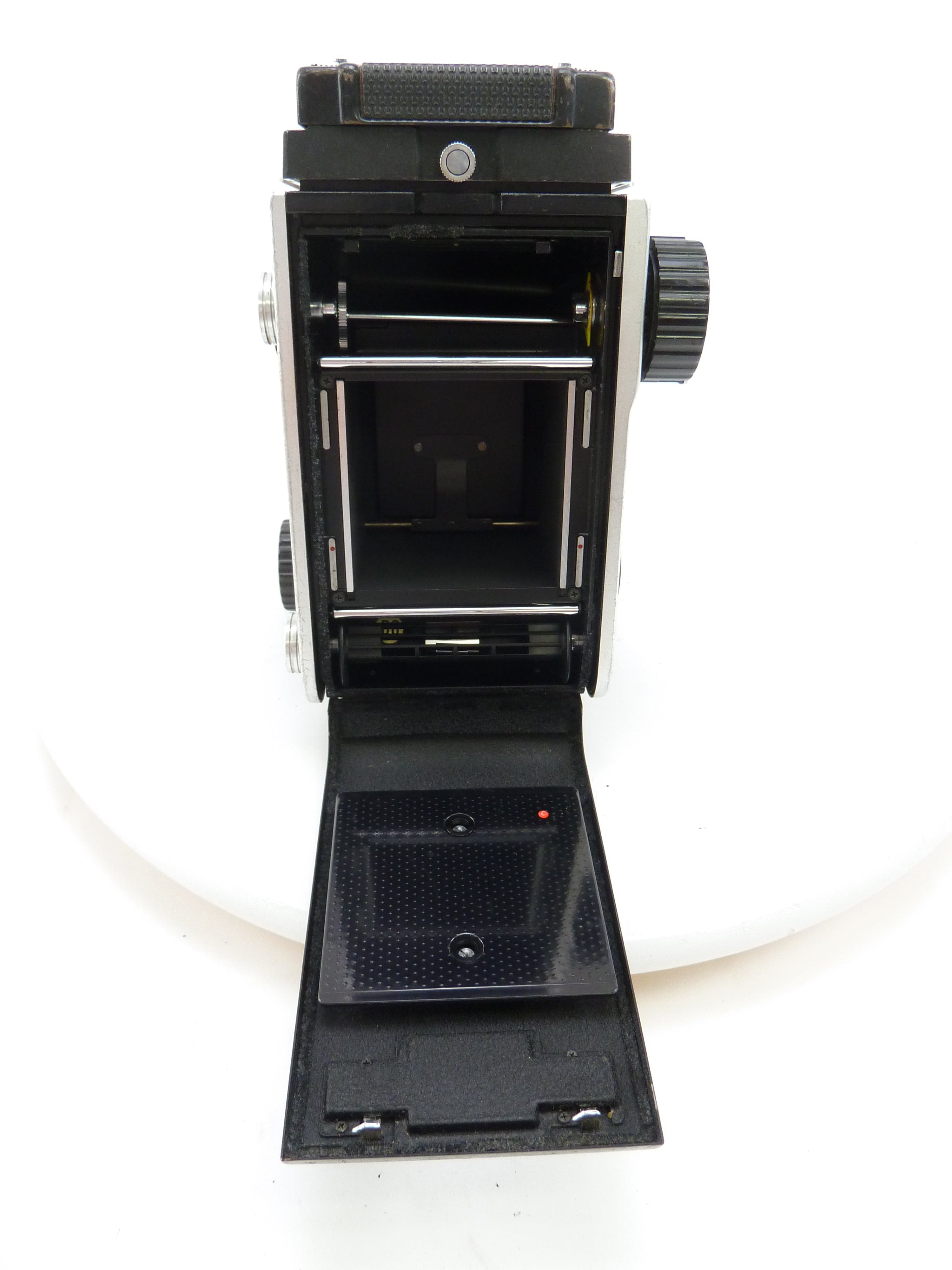 Mamiya C220 Camera Outfit with 80MM f2.8 Lens