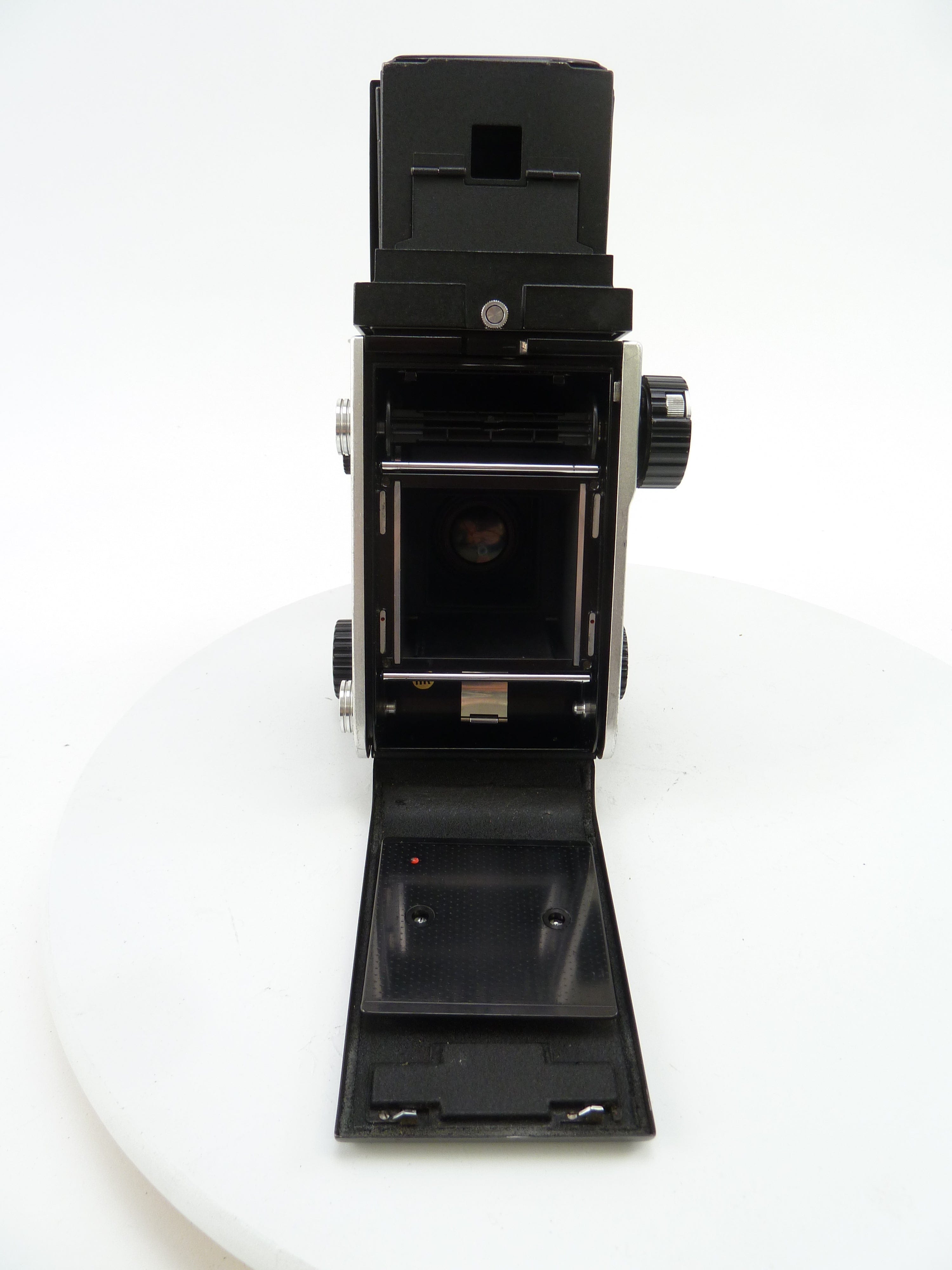 Mamiya C220 Outfit with 80MM F2.8 Lens and WLF