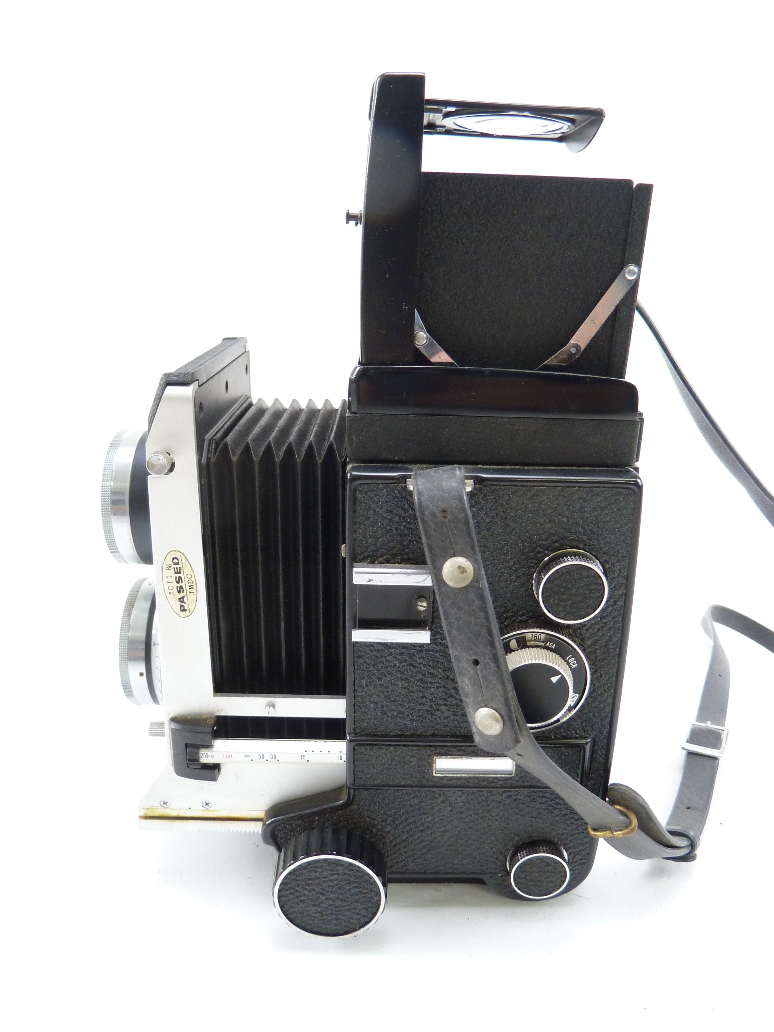 Mamiya C330 Kit with 80MM F2.8 Lens and Waist Level Finder