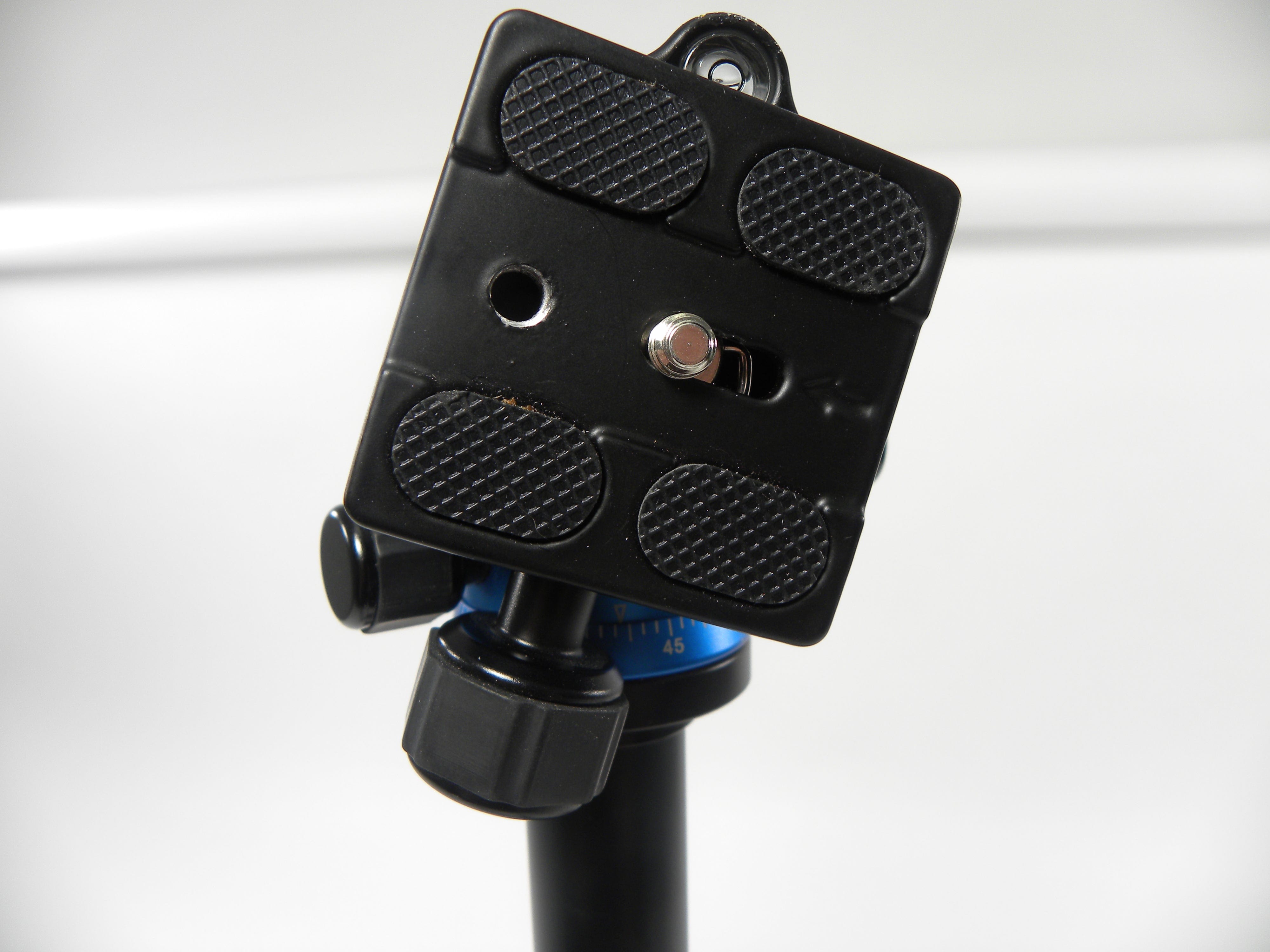 MeFoto A1350 Aluminum Tripod (Blue) w/Q1 Head