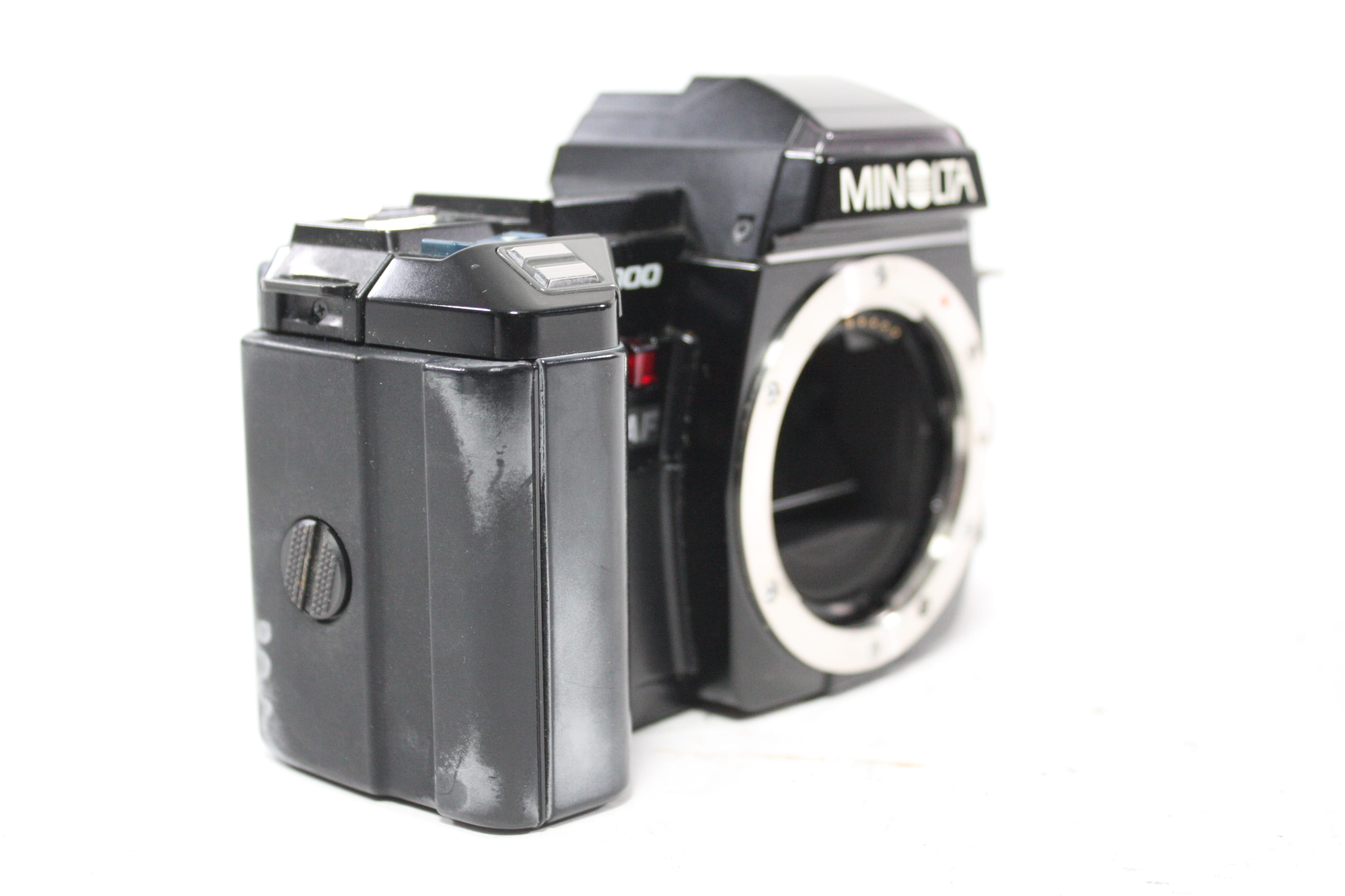 Minolta Maxxum 7000 AF 35mm SLR Camera with 28-85mm f/3.5-4.5 AF Zoom Lens