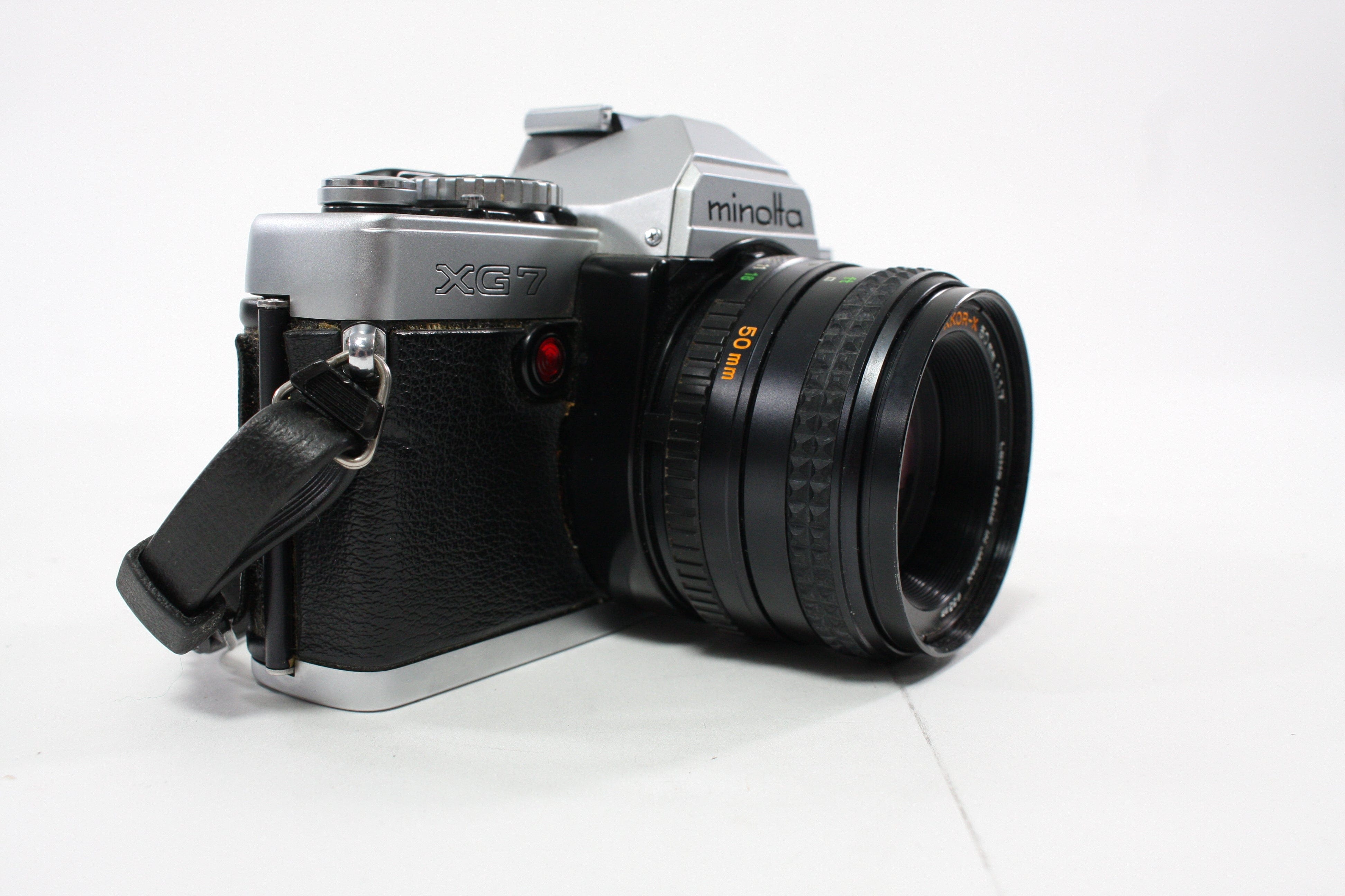 Minolta XG7 35mm SLR Camera with 50mm f/1.7 Lens with Auto 118X Flash