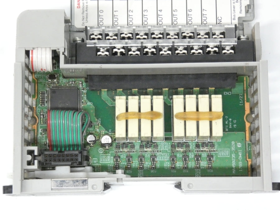 ALLEN BRADLEY 1769-OW8I SER. B F/W 3.1 VER. 03 24VDC 2.5A UNMP