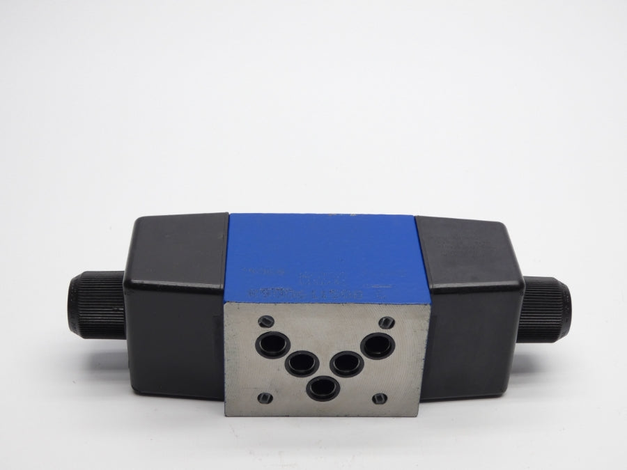 REXROTH 4WE10E33/CW110N9K4 R900597186 110/120V (AS PICTURED) NSNP