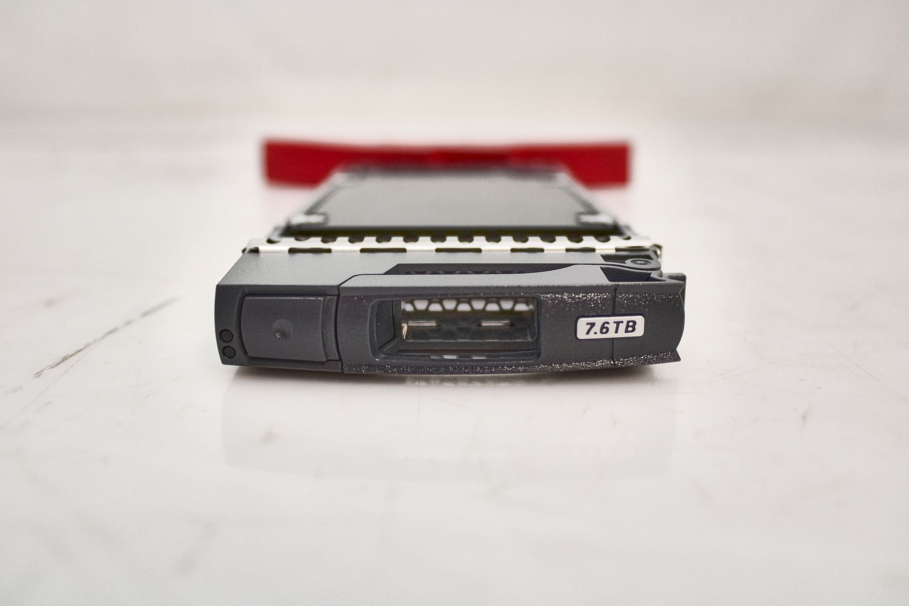 NetApp X319A 7.6TB 12G 2.5" SSD FOR DS224C