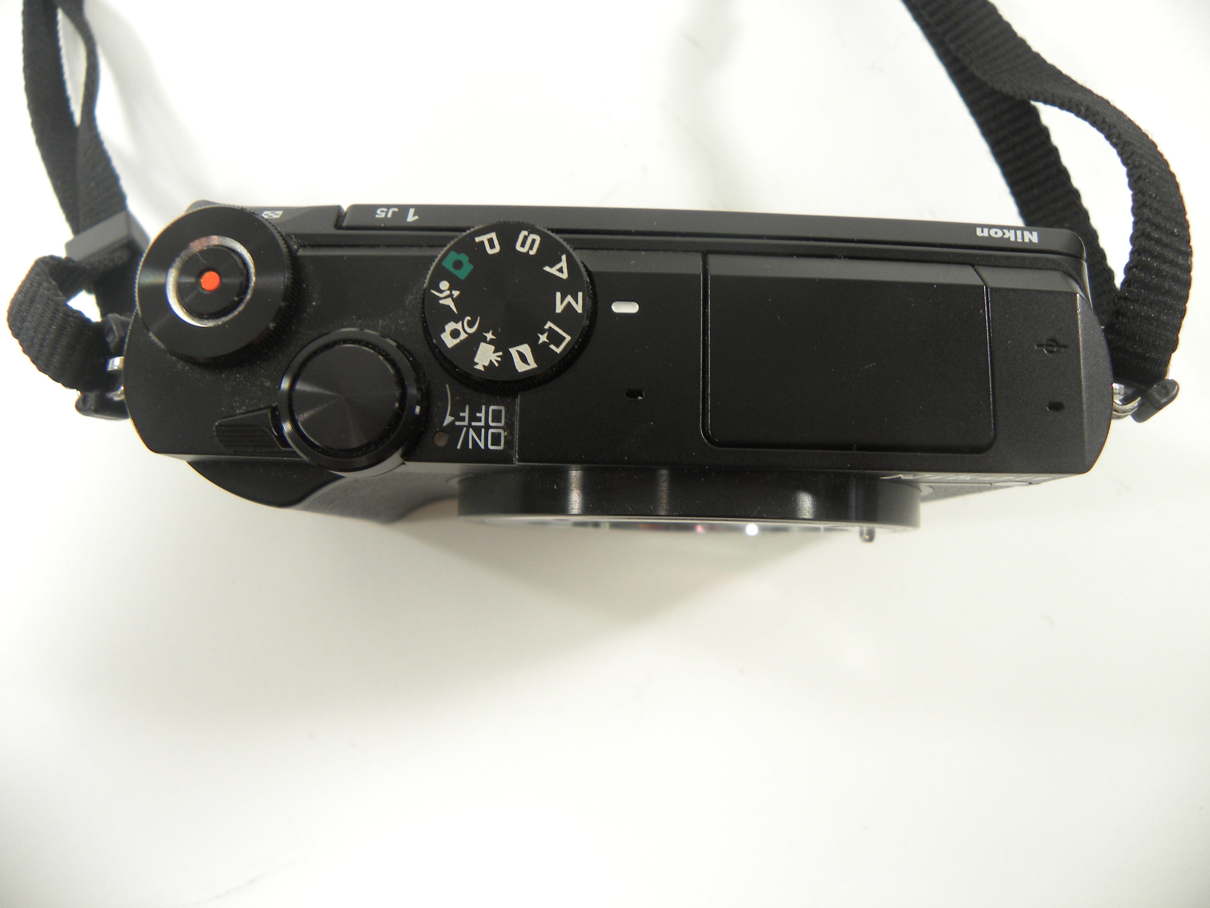 Nikon 1 J5 20.8mp Digital Mirrorless Camera Body Only Shutter Ct. 1,875