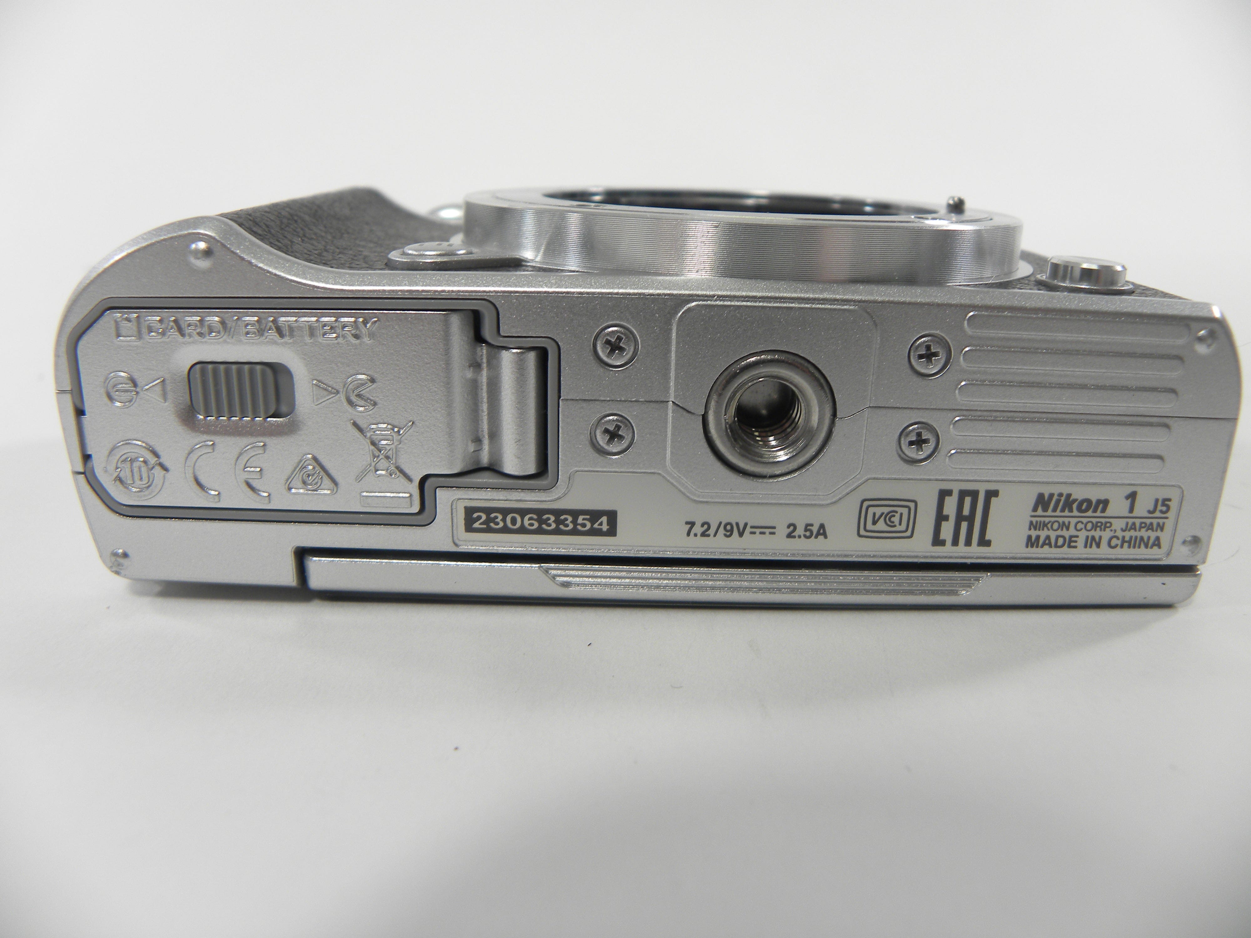 Nikon 1 J5 20.8mp Digital Mirrorless Camera body only shutter ct. 947