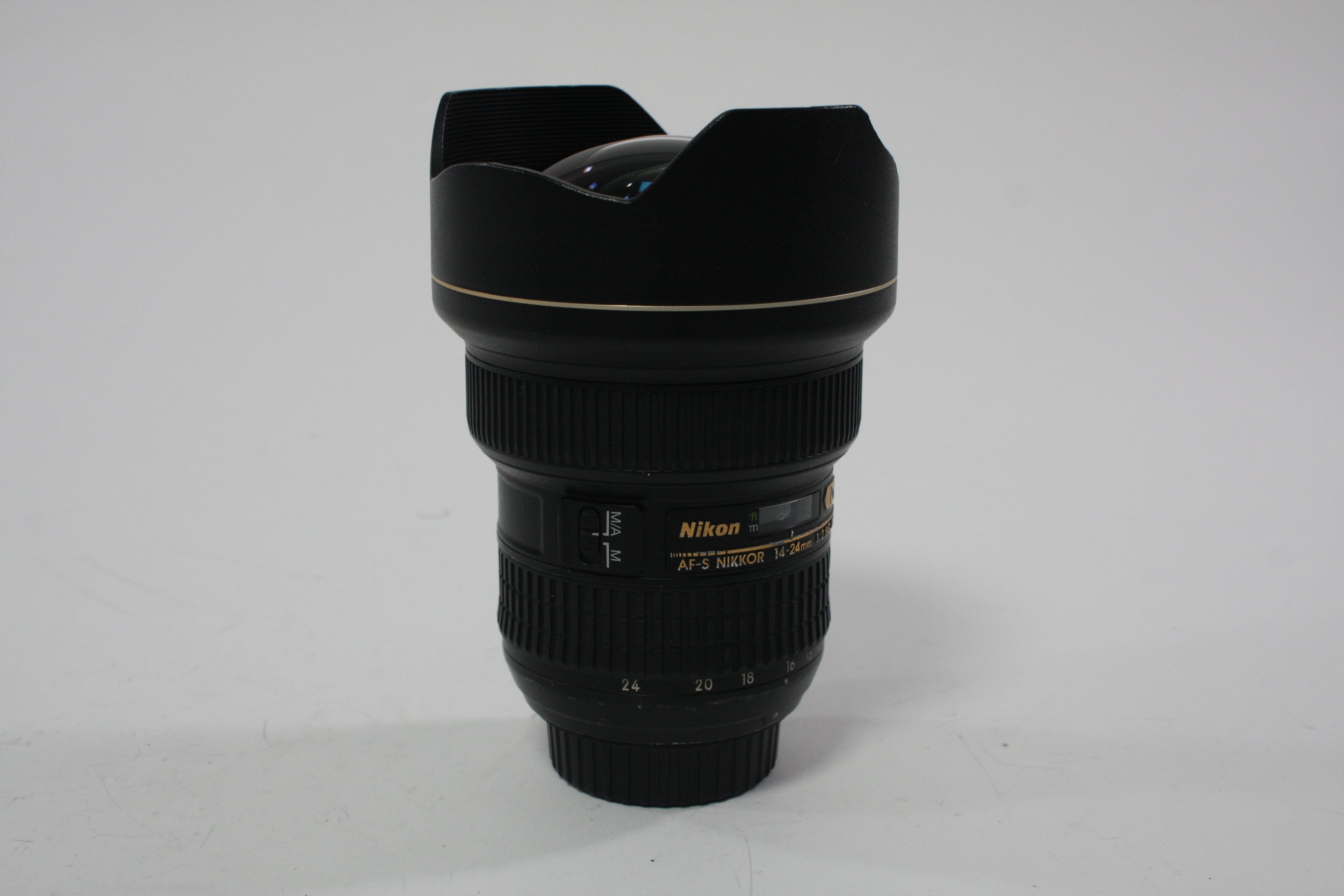 Nikon 14-24 f/2.8 G D Fish-Eye Lens for Nikon F Mount AS-IS