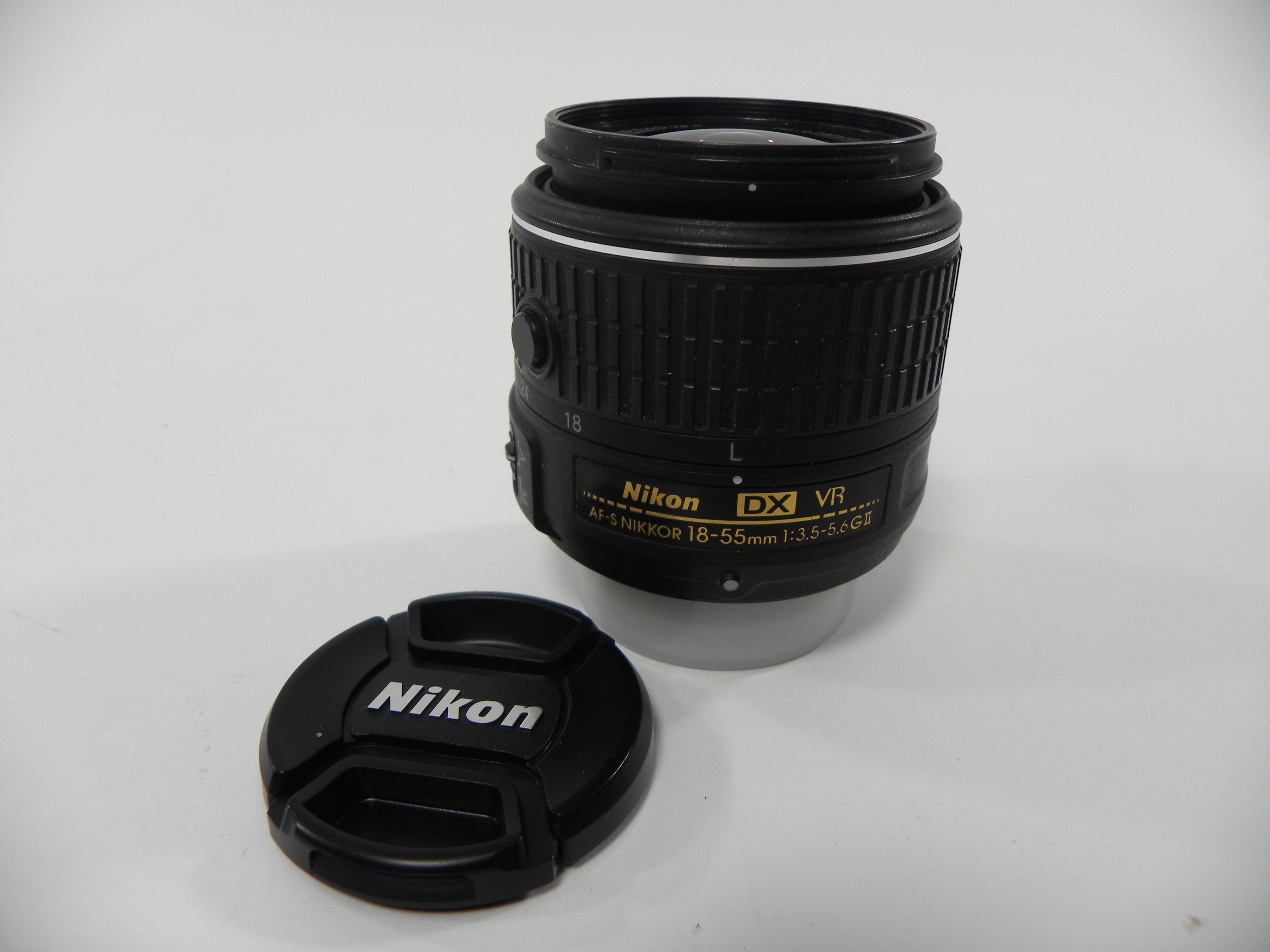 Nikon AF-S Nikkor DX VR 18-55mm f3.5-5.6G II