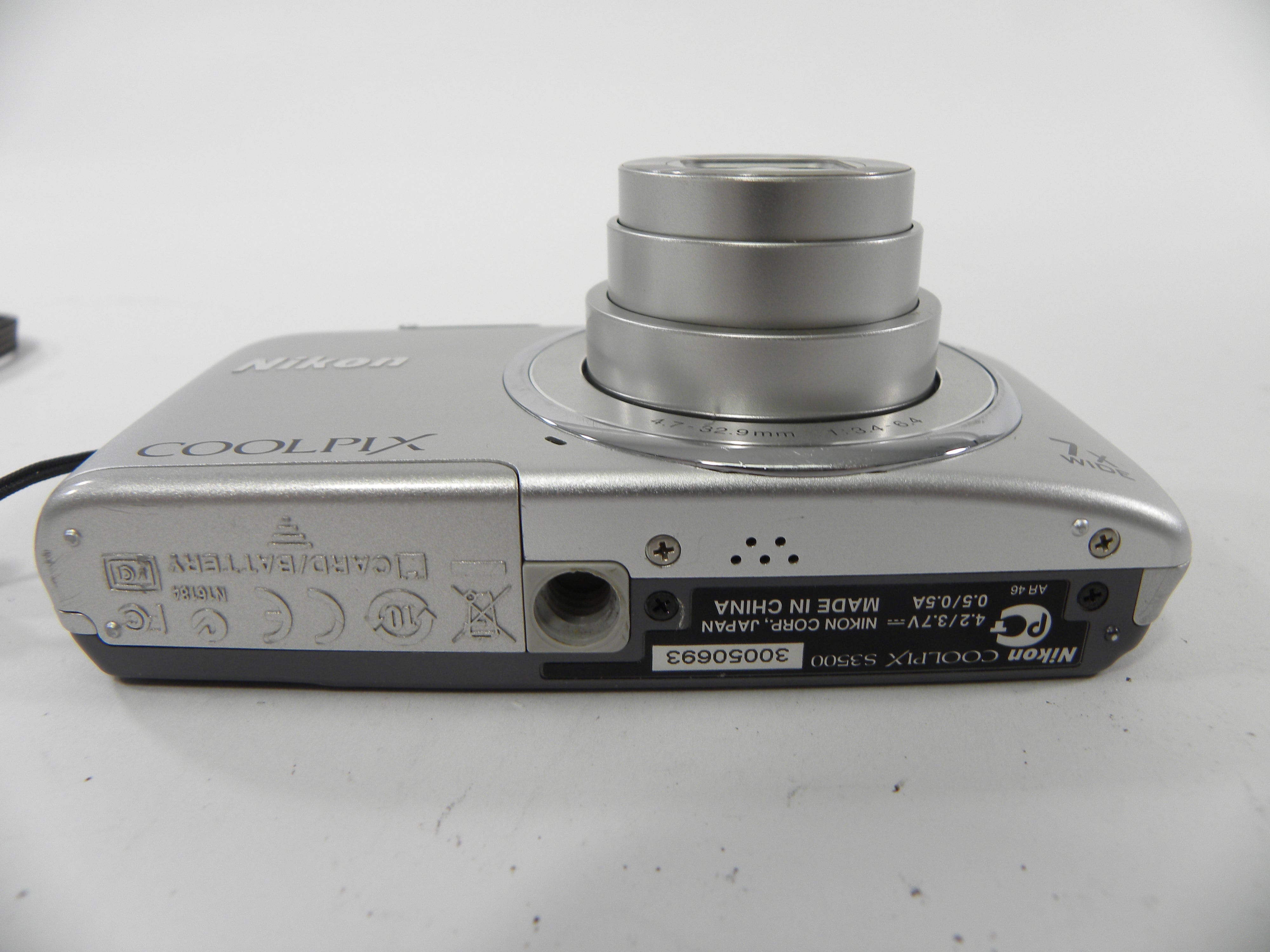 Nikon Coolpix S3500 20.0mp Digital Camera