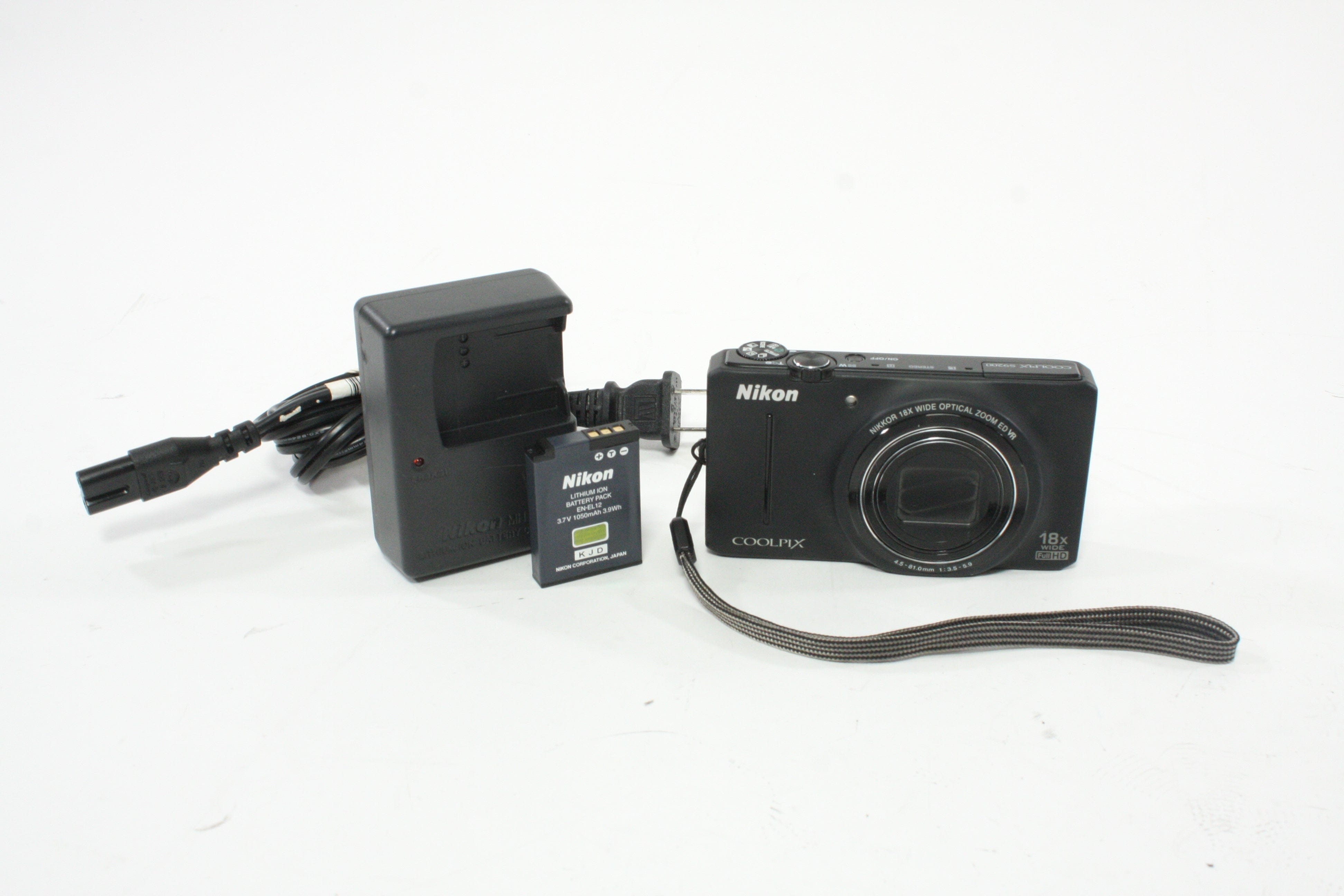 Nikon Coolpix S9200 Point-and-Shoot Camera 18x Zoom 16.0mp AS-IS