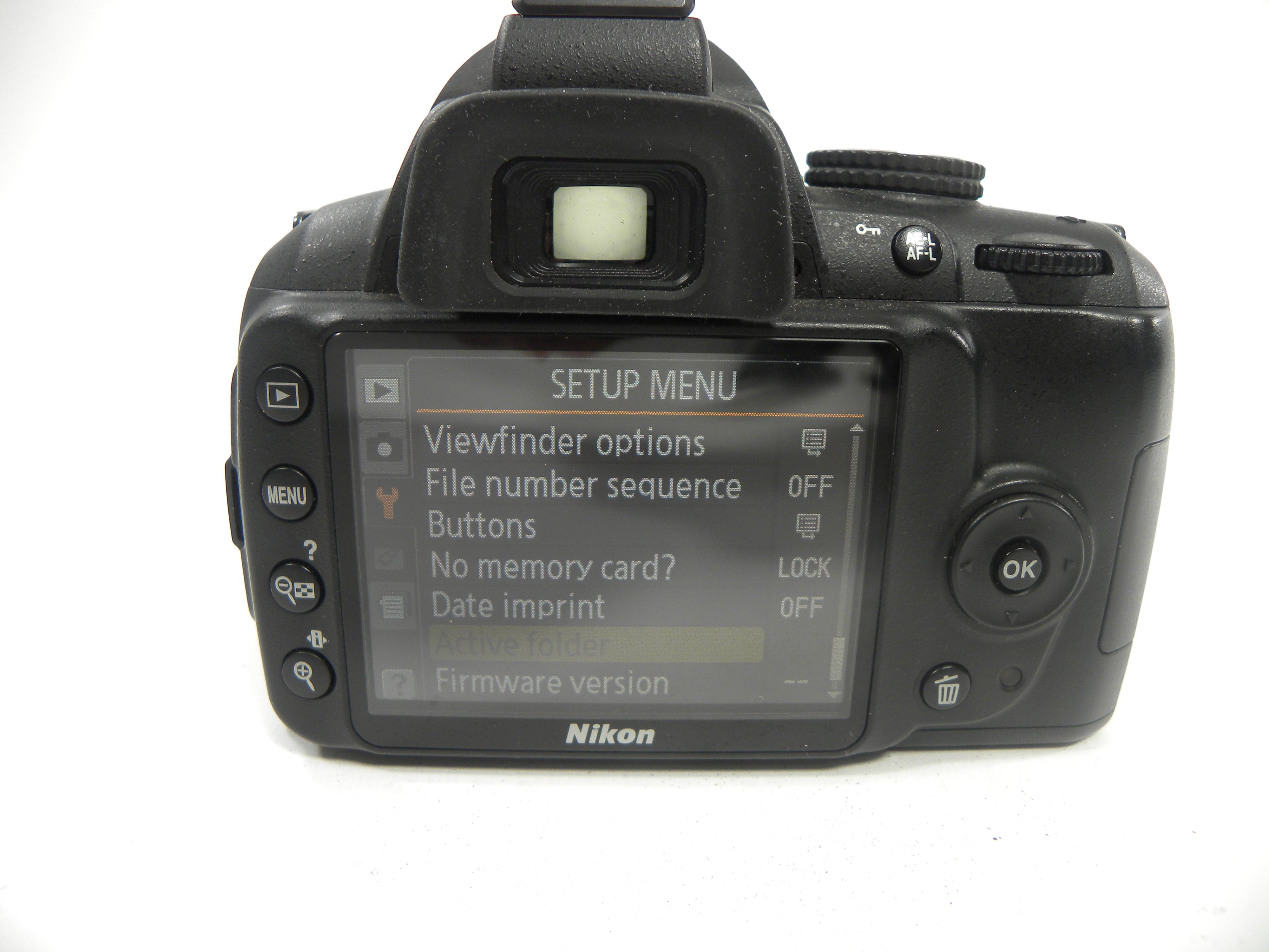 Nikon D3000 10.2mp Digital SLR w/AF-S Nikkor DX VR 18-55 Shutter Ct. 3,761