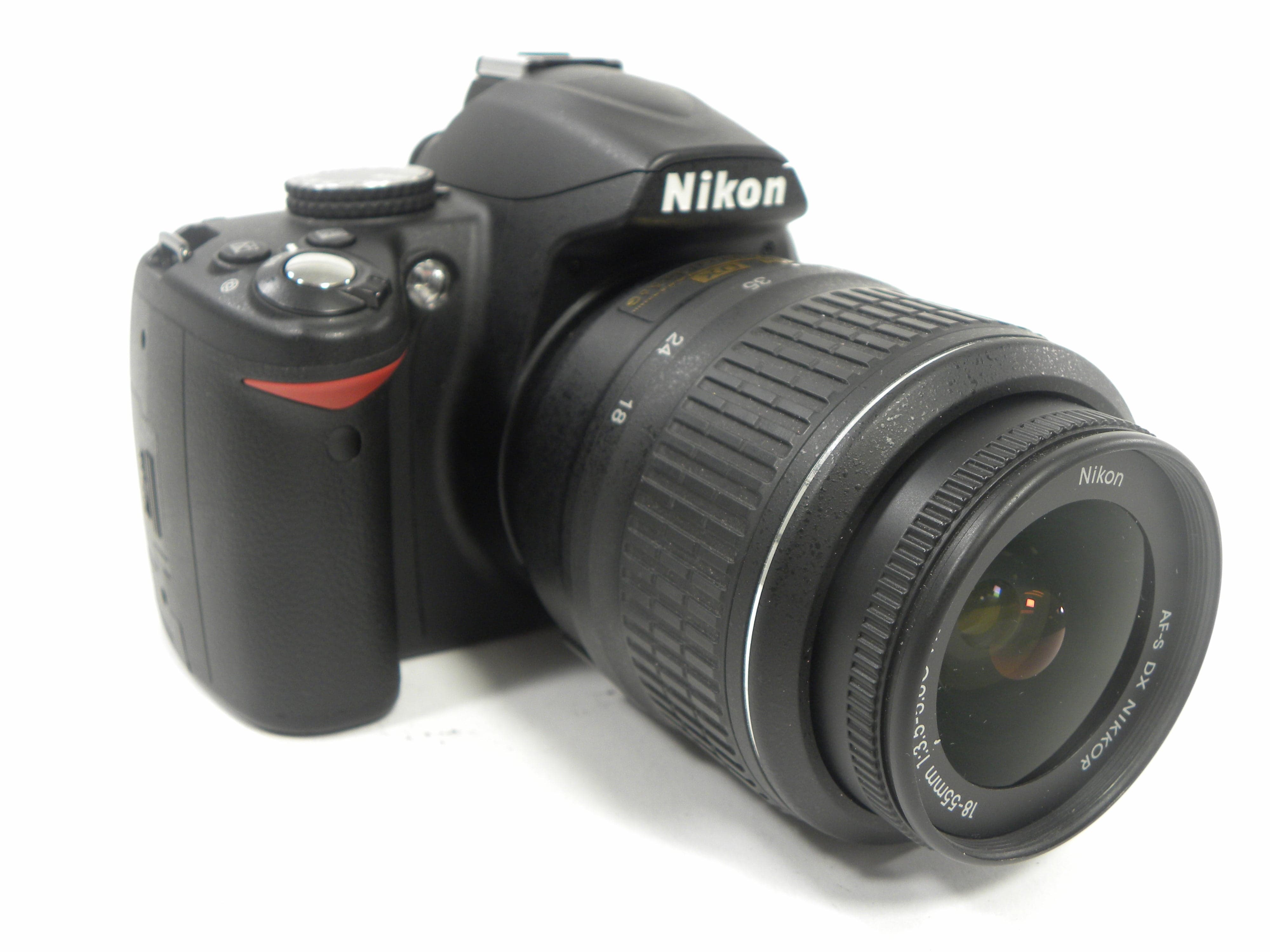 Nikon D3000 10.2mp Digital SLR w/AF-S Nikkor DX VR 18-55 Shutter Ct. 3,761