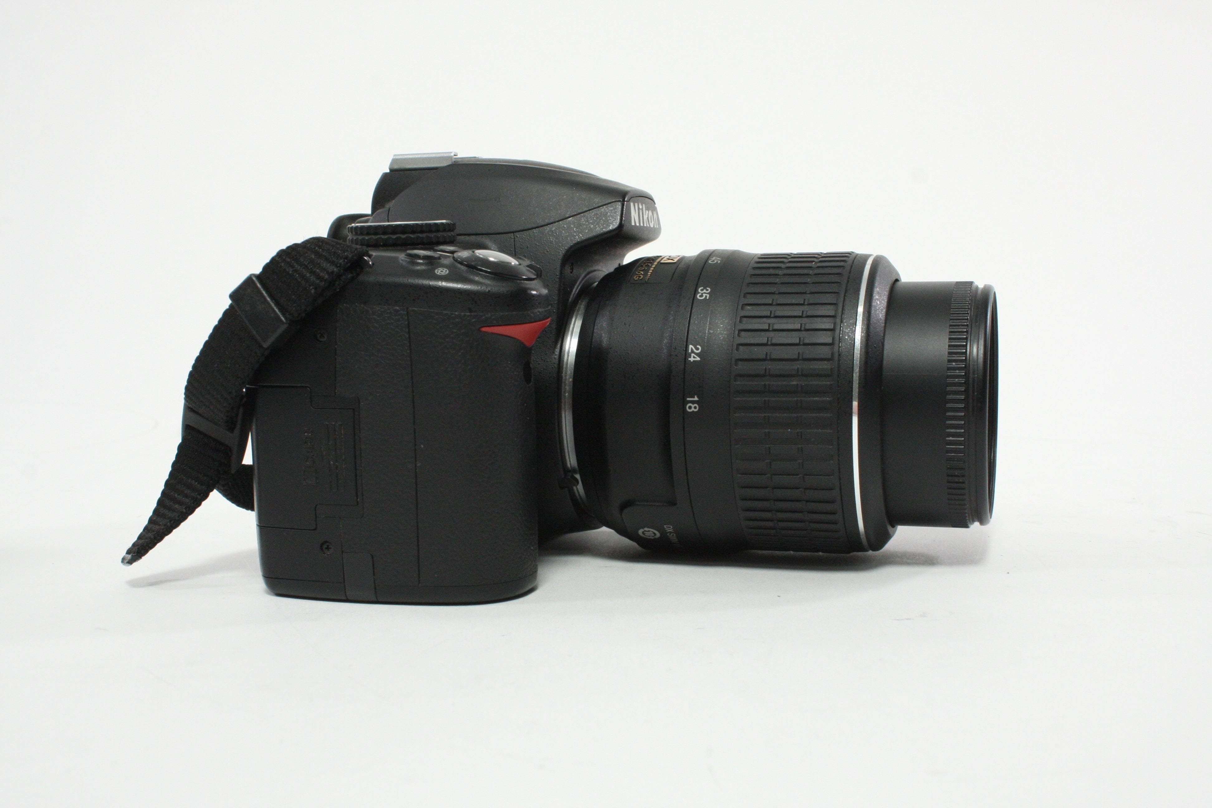 Nikon D3000 DSLR Camera with 18-55mm f/3.5-5.6G VR Lens with a Shutter Count of 7,032